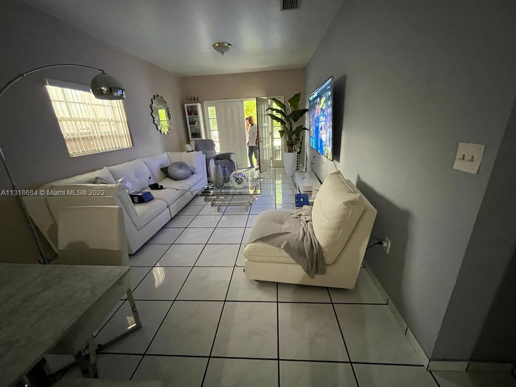 See details / 2903 sq. ft. $ 2022-12-22 0 Photo