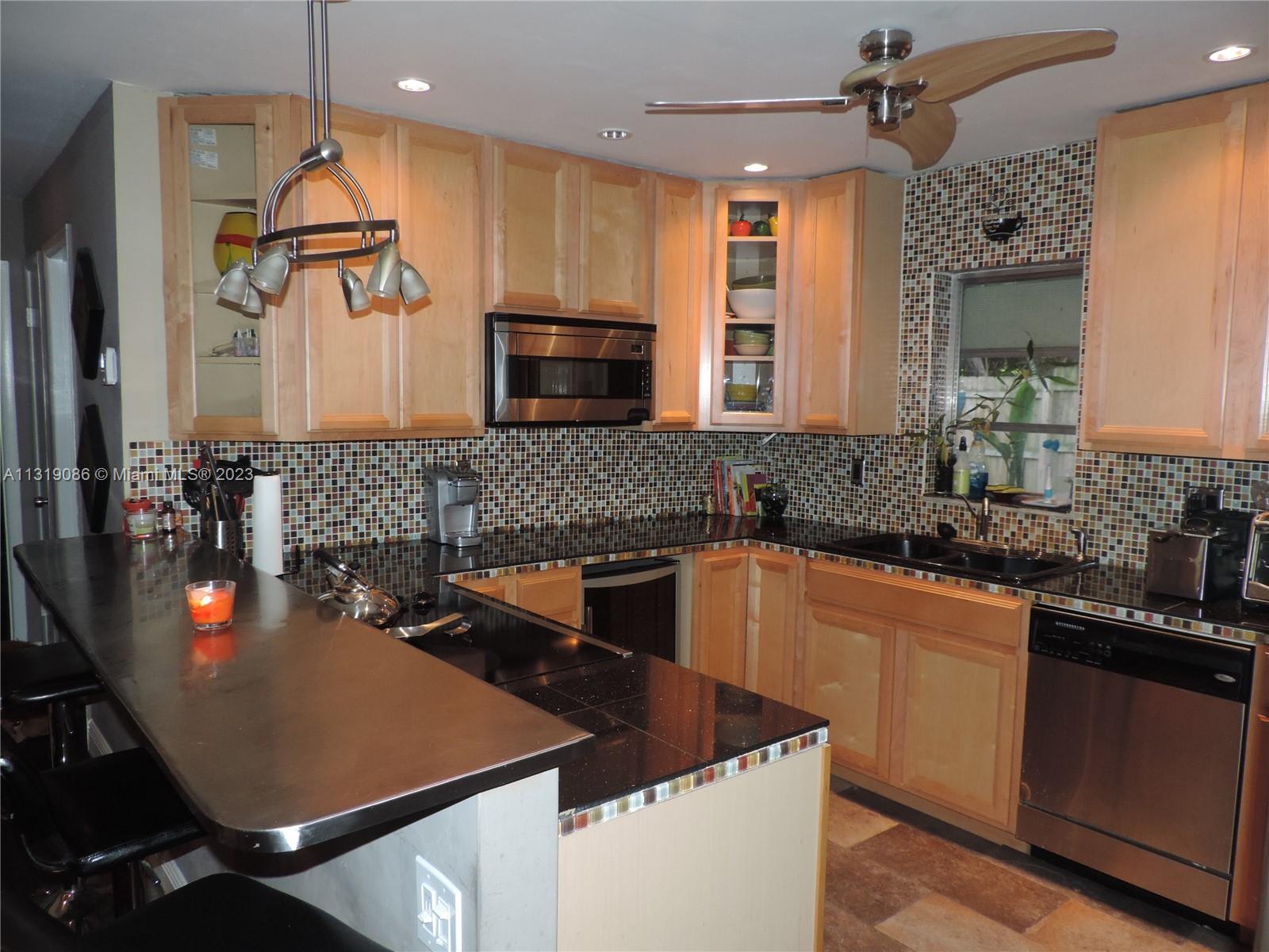 See details / 1668 sq. ft. $ 2023-01-21 0 Photo