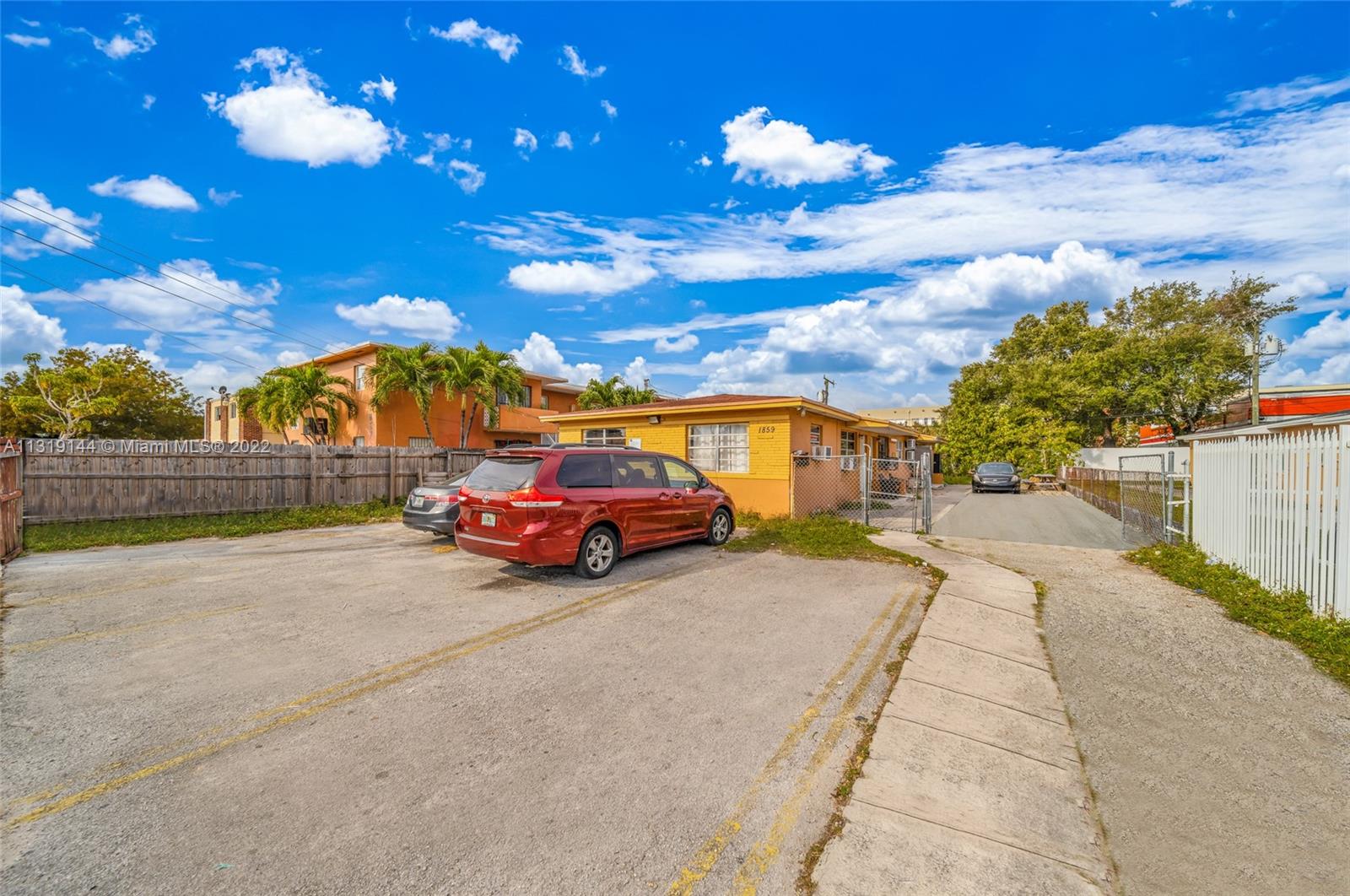 See details / 2450 sq. ft. $ 2023-01-04 0 Photo