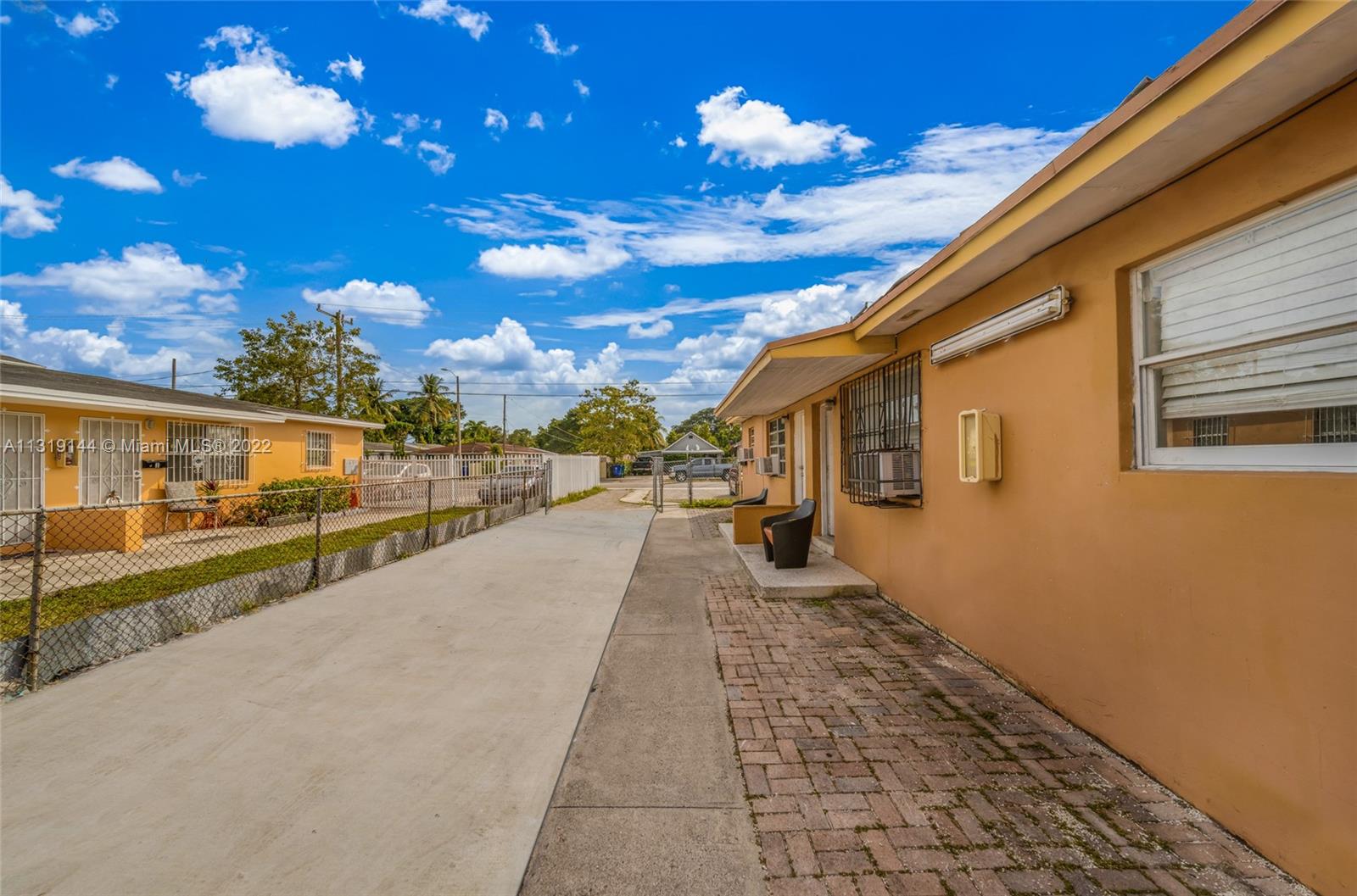 See details / 2450 sq. ft. $ 2023-01-04 0 Photo