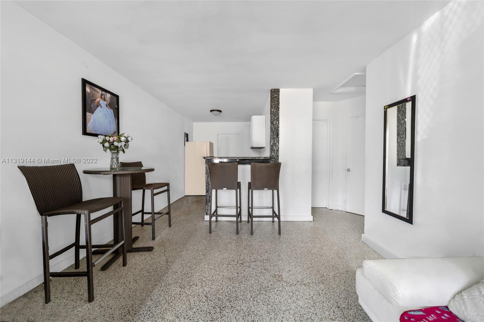 See details / 2450 sq. ft. $ 2023-01-04 0 Photo