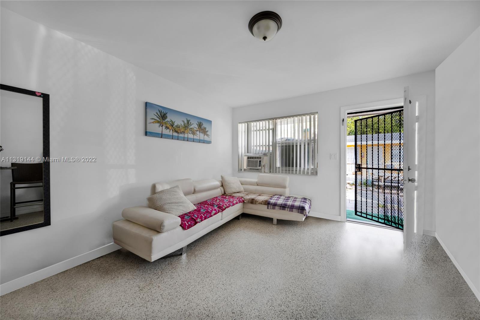 See details / 2450 sq. ft. $ 2023-01-04 0 Photo