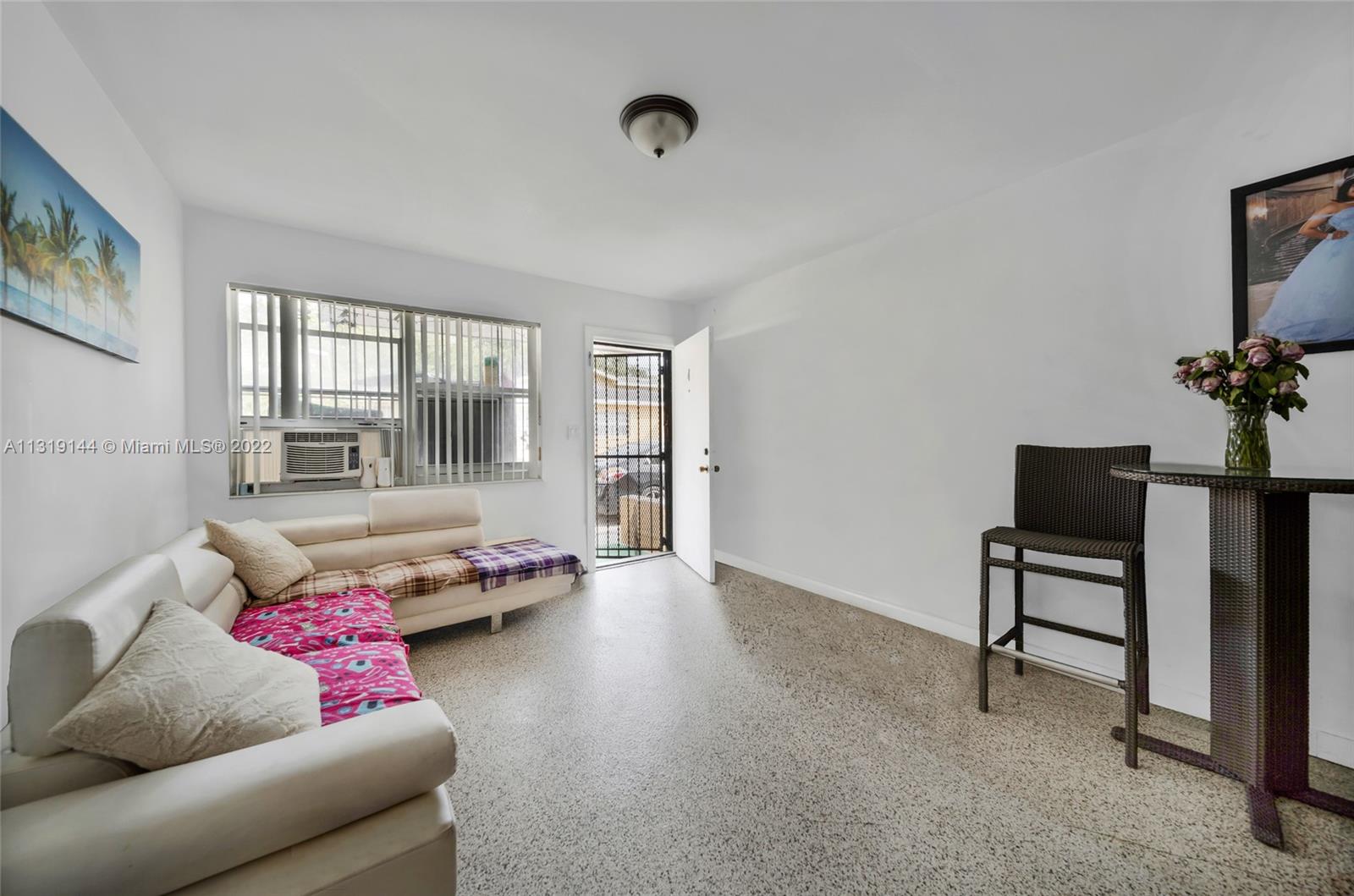 See details / 2450 sq. ft. $ 2023-01-04 0 Photo