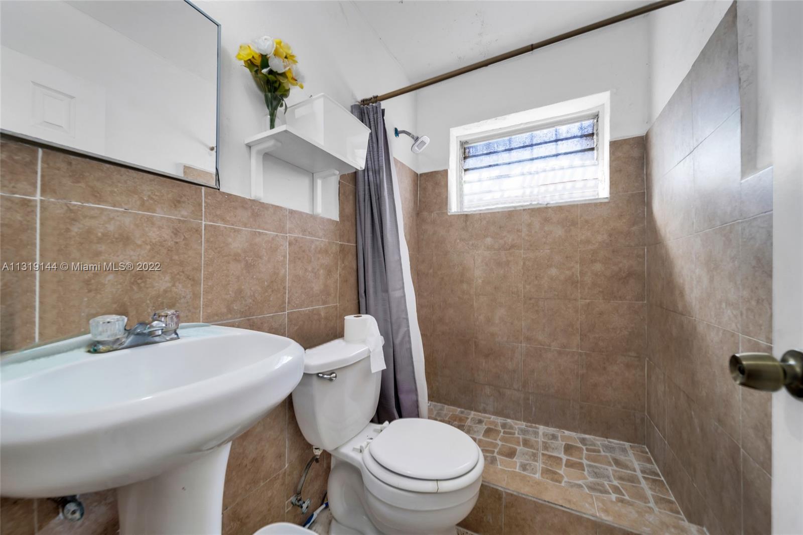 See details / 2450 sq. ft. $ 2023-01-04 0 Photo