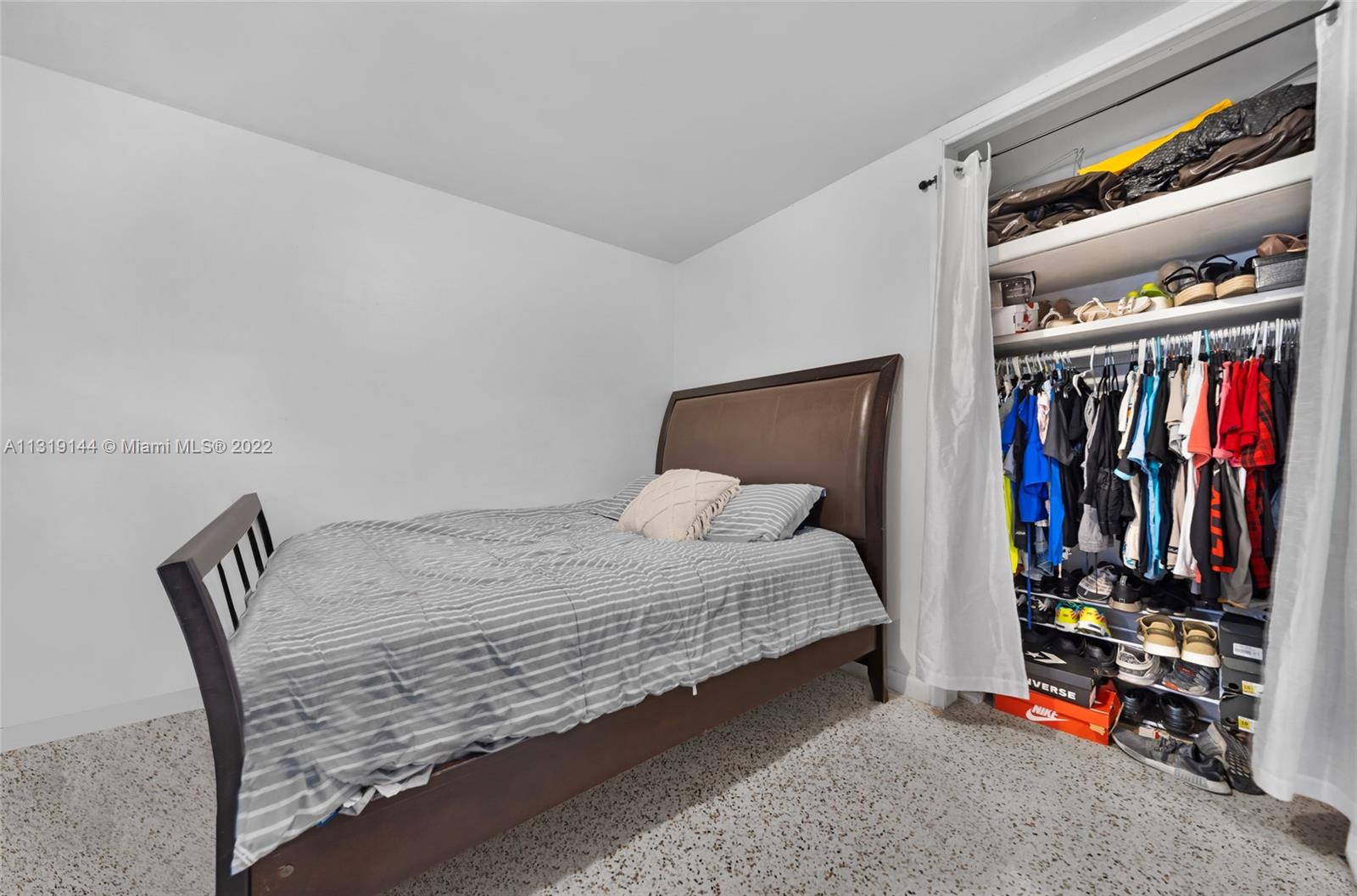 See details / 2450 sq. ft. $ 2023-01-04 0 Photo