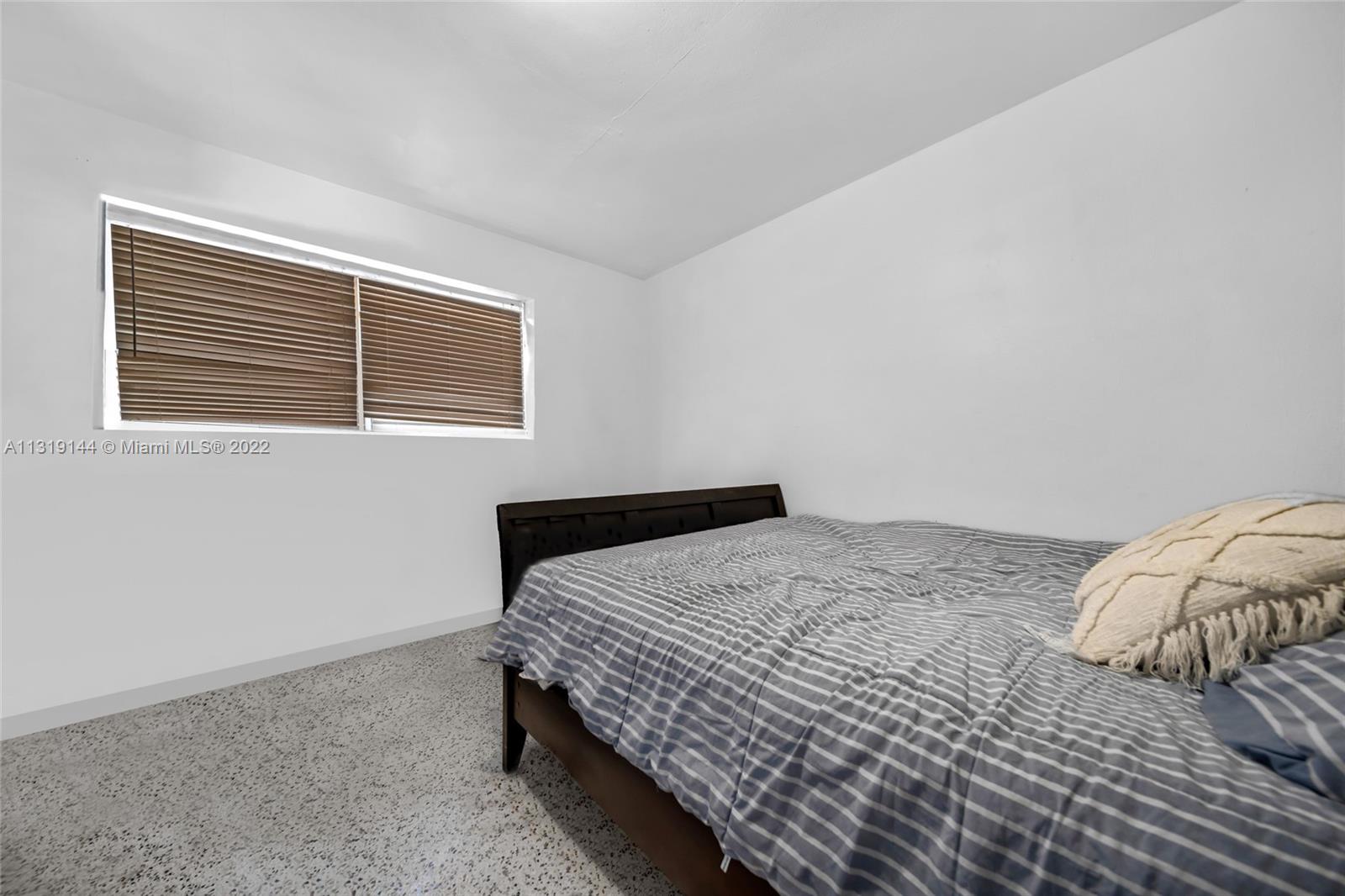 See details / 2450 sq. ft. $ 2023-01-04 0 Photo