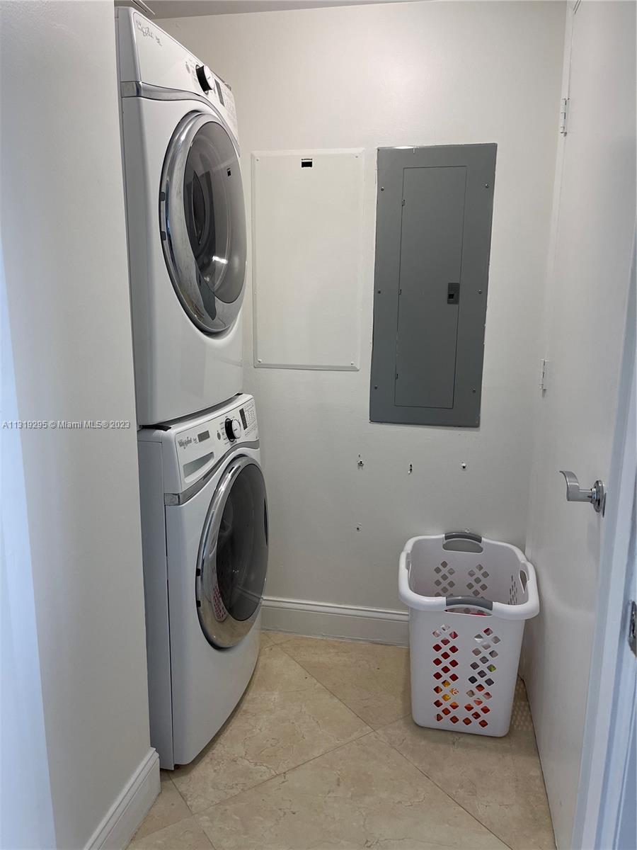 Ver detalles 903 3 / 3 1841 sq. ft. $ 2022-12-25 0 foto