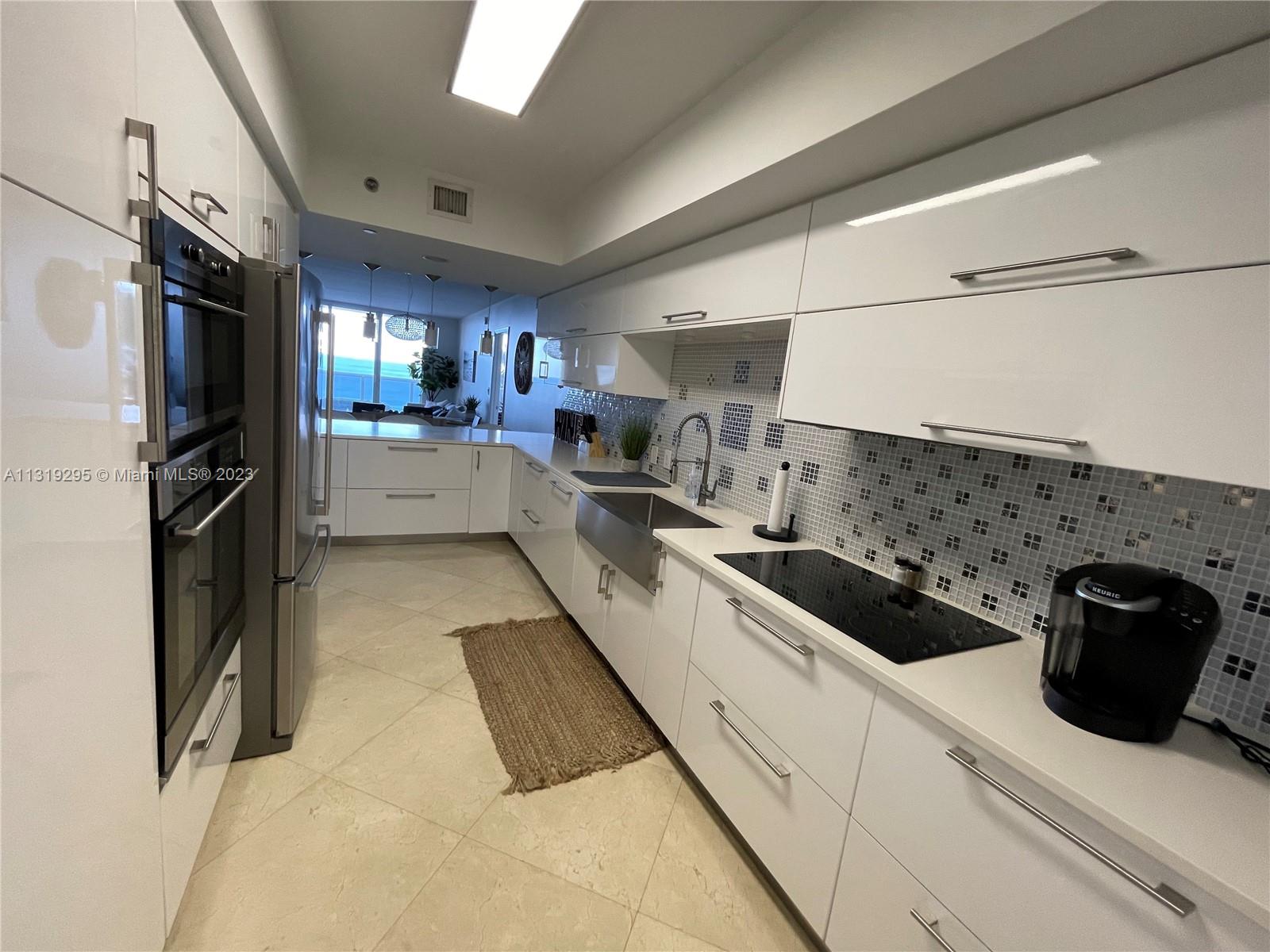 Ver detalles 903 3 / 3 1841 sq. ft. $ 2022-12-25 0 foto