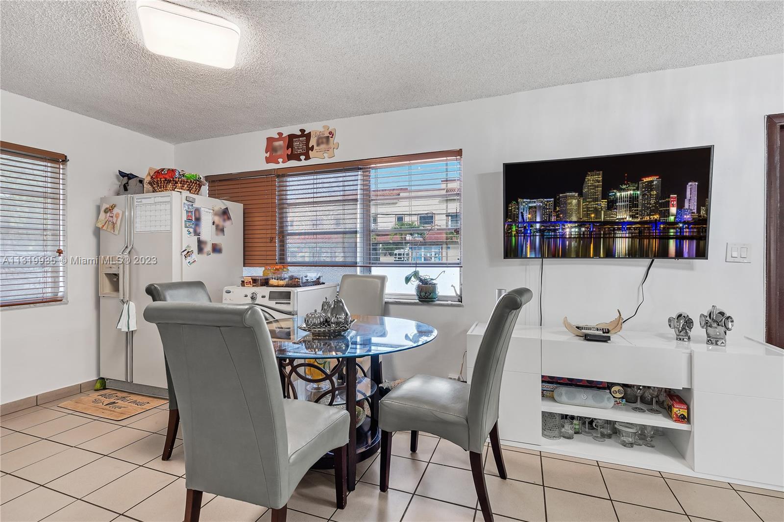 See details / 2393 sq. ft. $ 2022-12-28 0 Photo