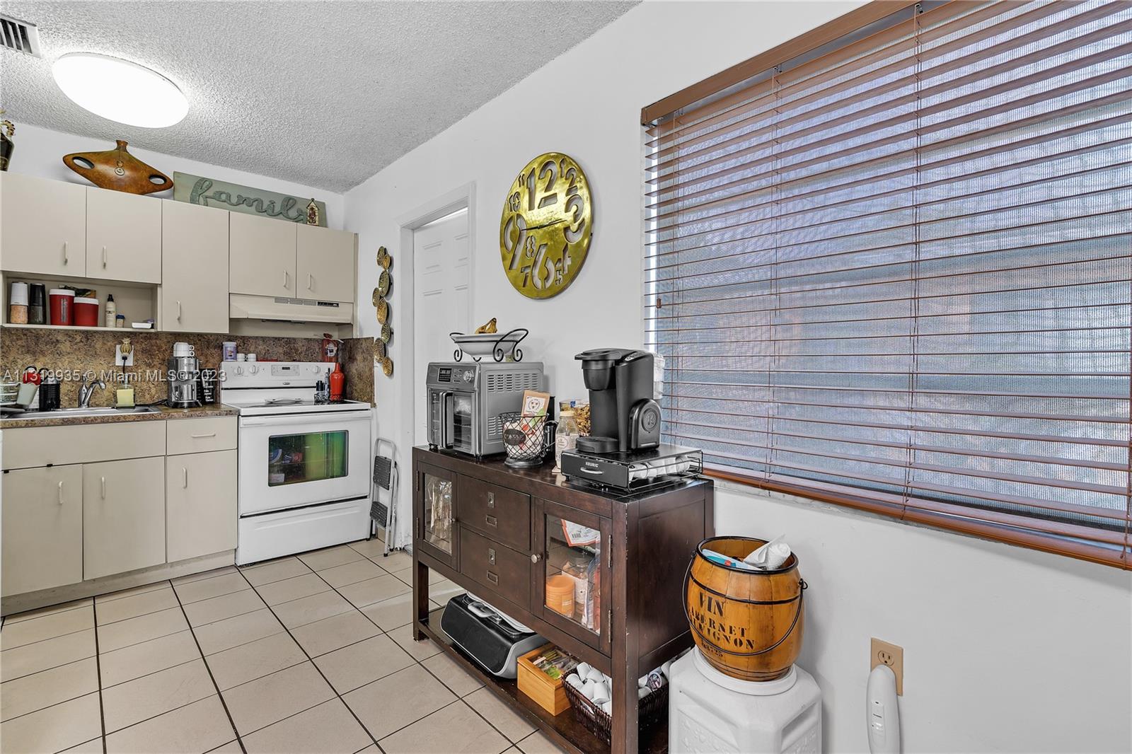 See details / 2393 sq. ft. $ 2022-12-28 0 Photo