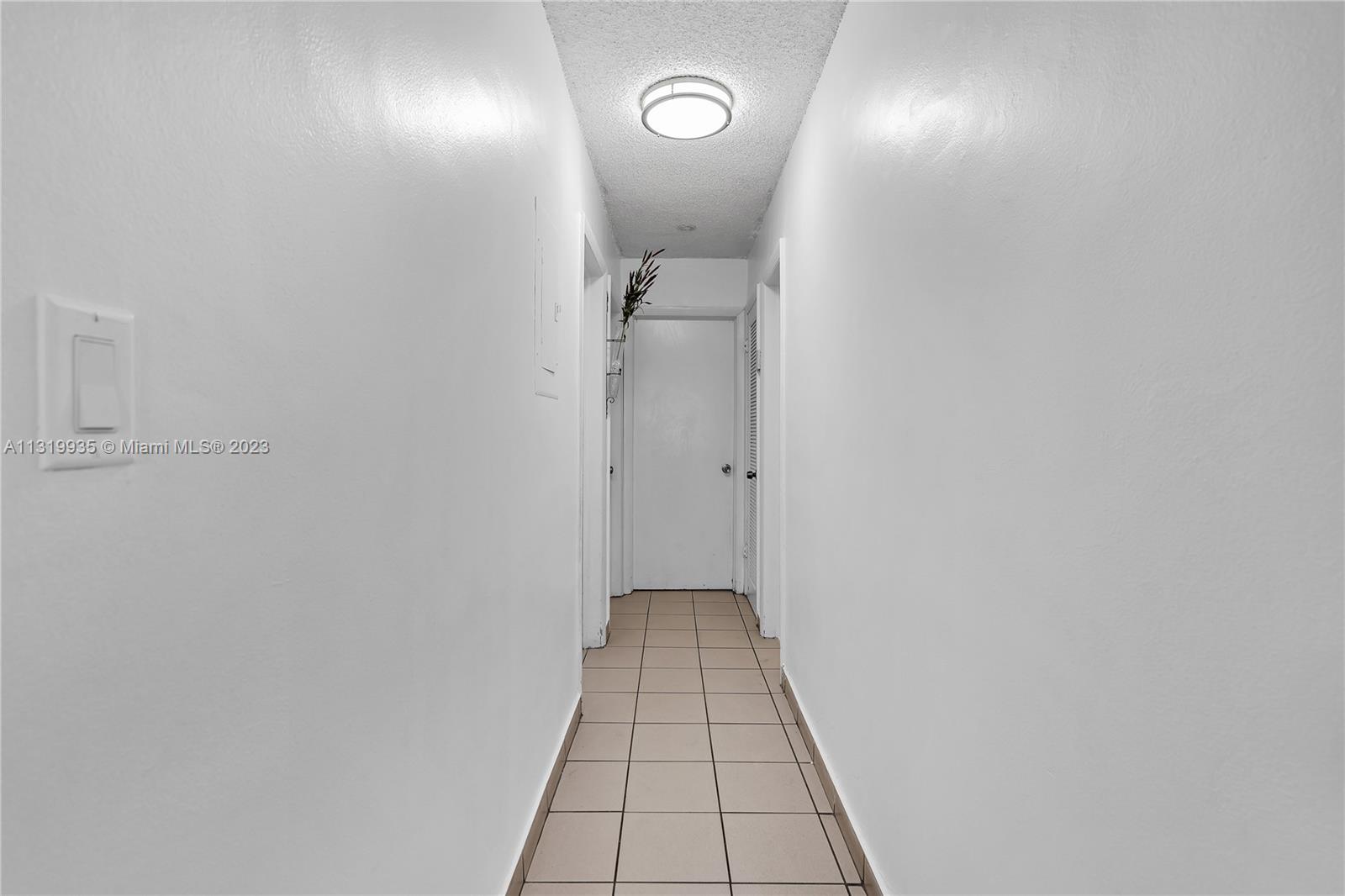 See details / 2393 sq. ft. $ 2022-12-28 0 Photo