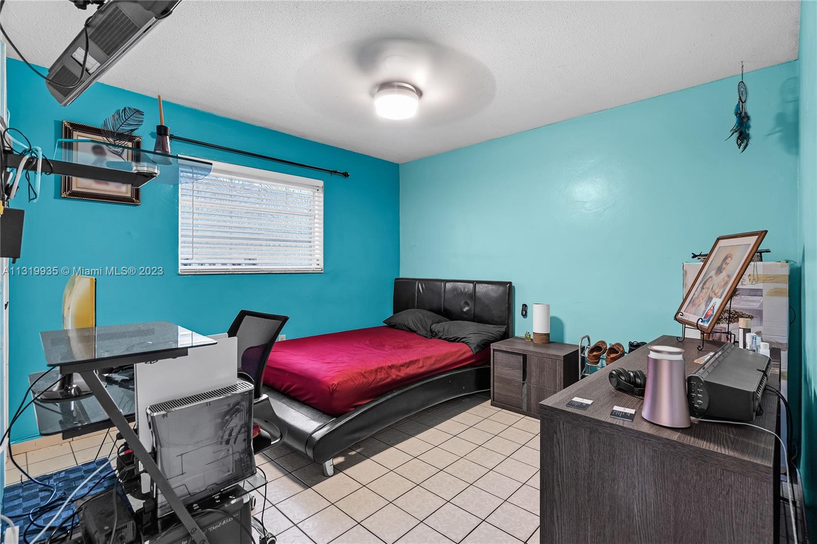 See details / 2393 sq. ft. $ 2022-12-28 0 Photo