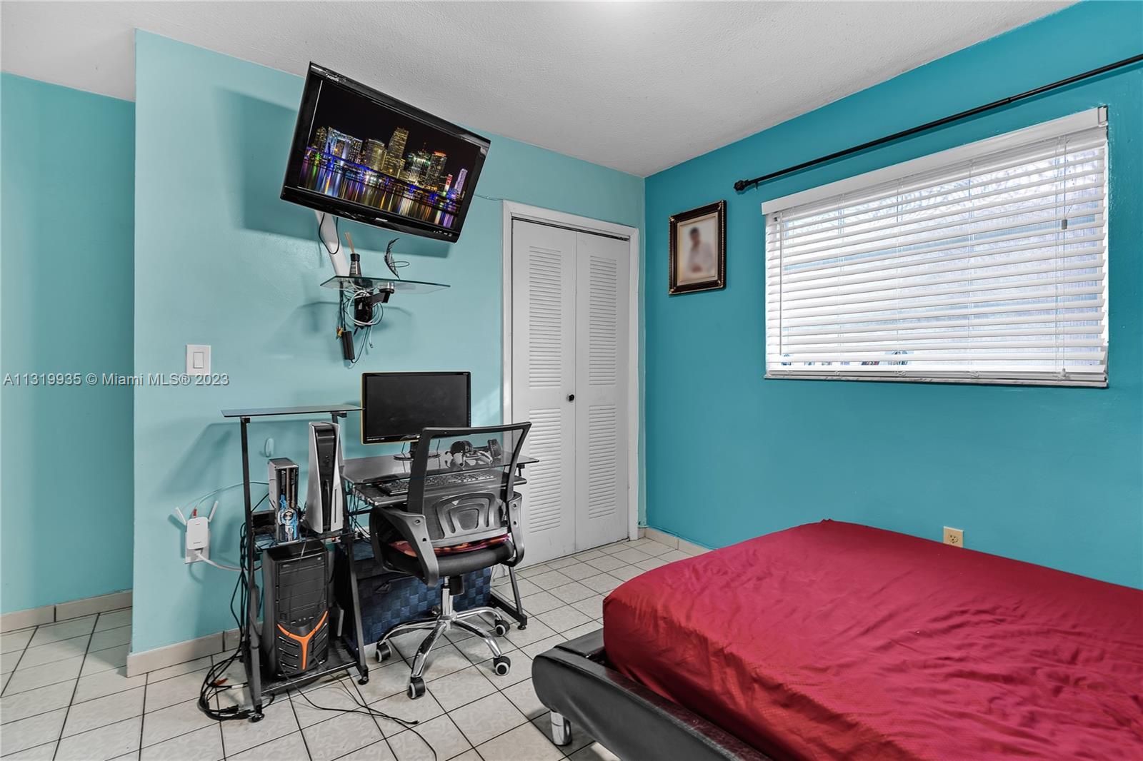 See details / 2393 sq. ft. $ 2022-12-28 0 Photo