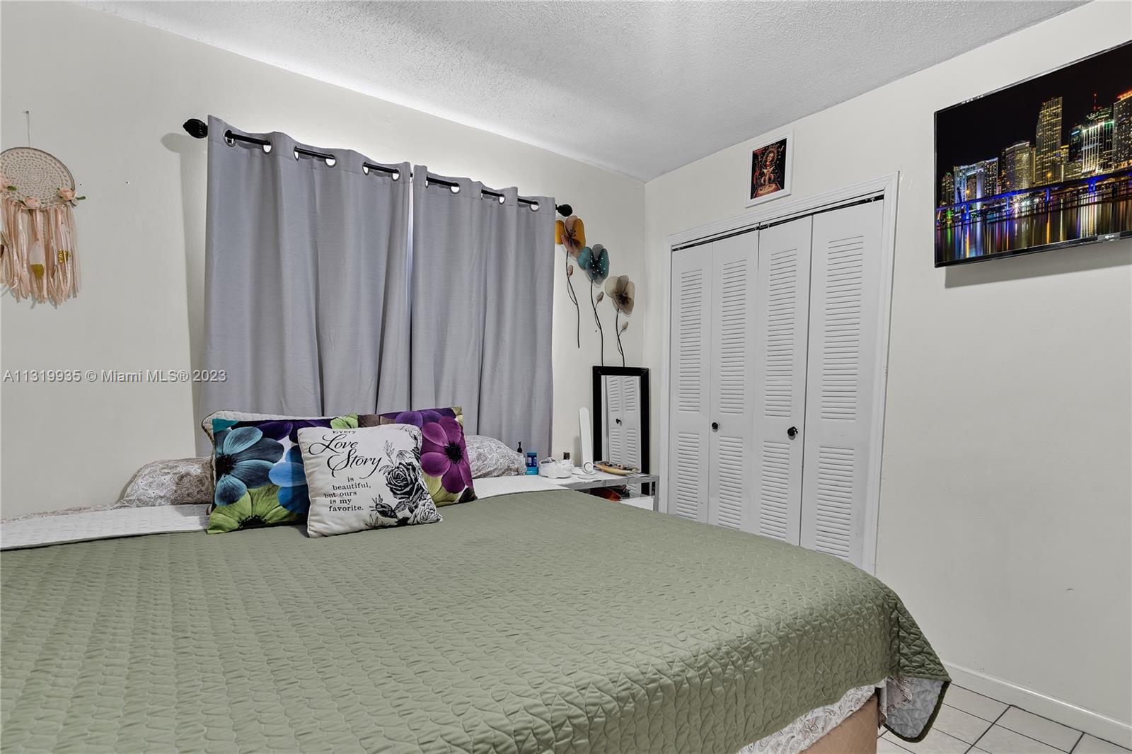 See details / 2393 sq. ft. $ 2022-12-28 0 Photo