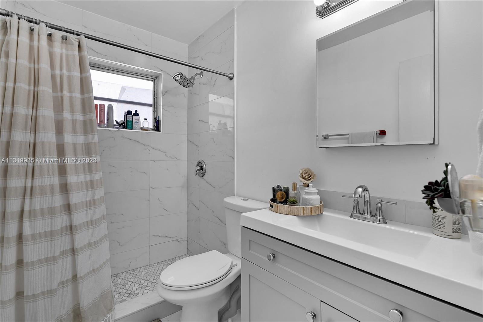 See details / 2393 sq. ft. $ 2022-12-28 0 Photo