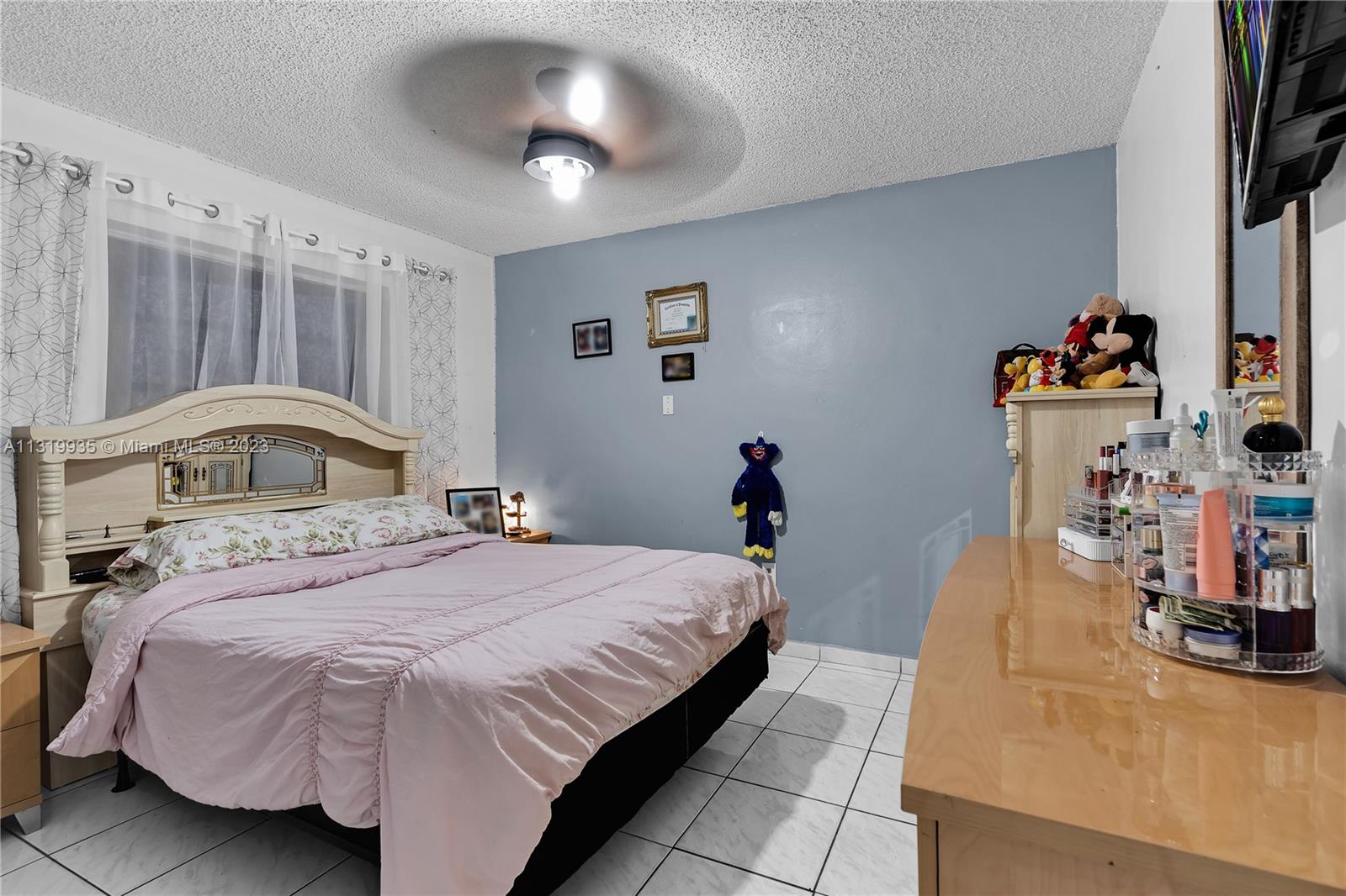 See details / 2393 sq. ft. $ 2022-12-28 0 Photo