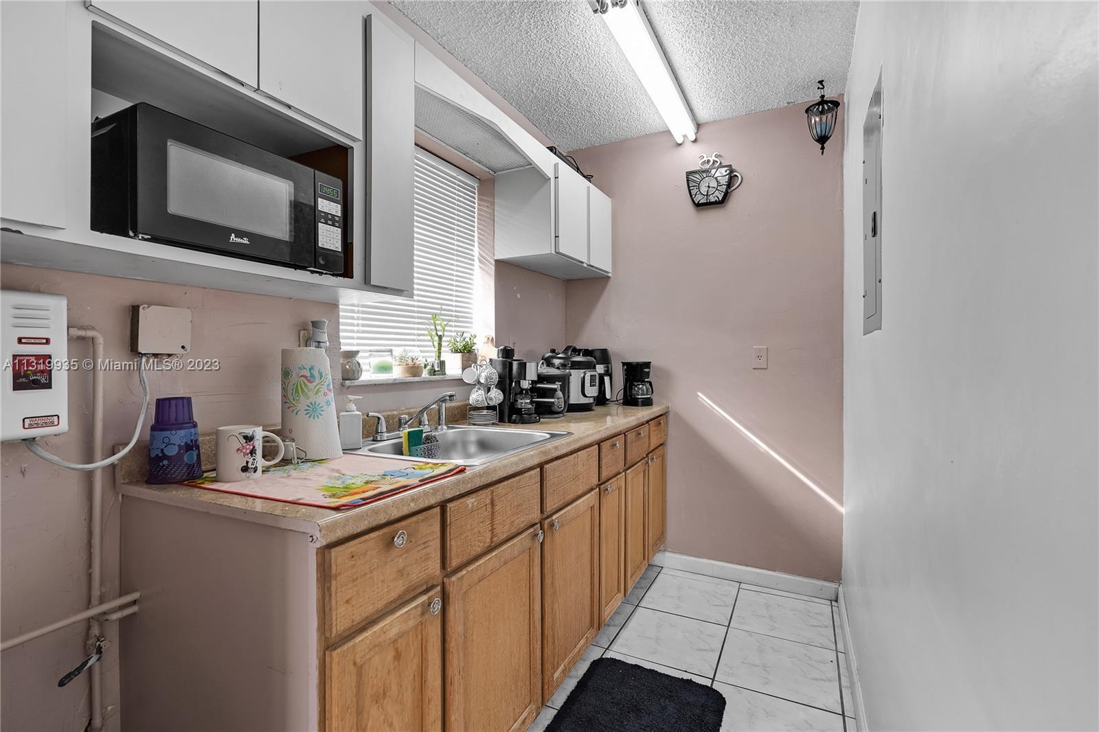 See details / 2393 sq. ft. $ 2022-12-28 0 Photo