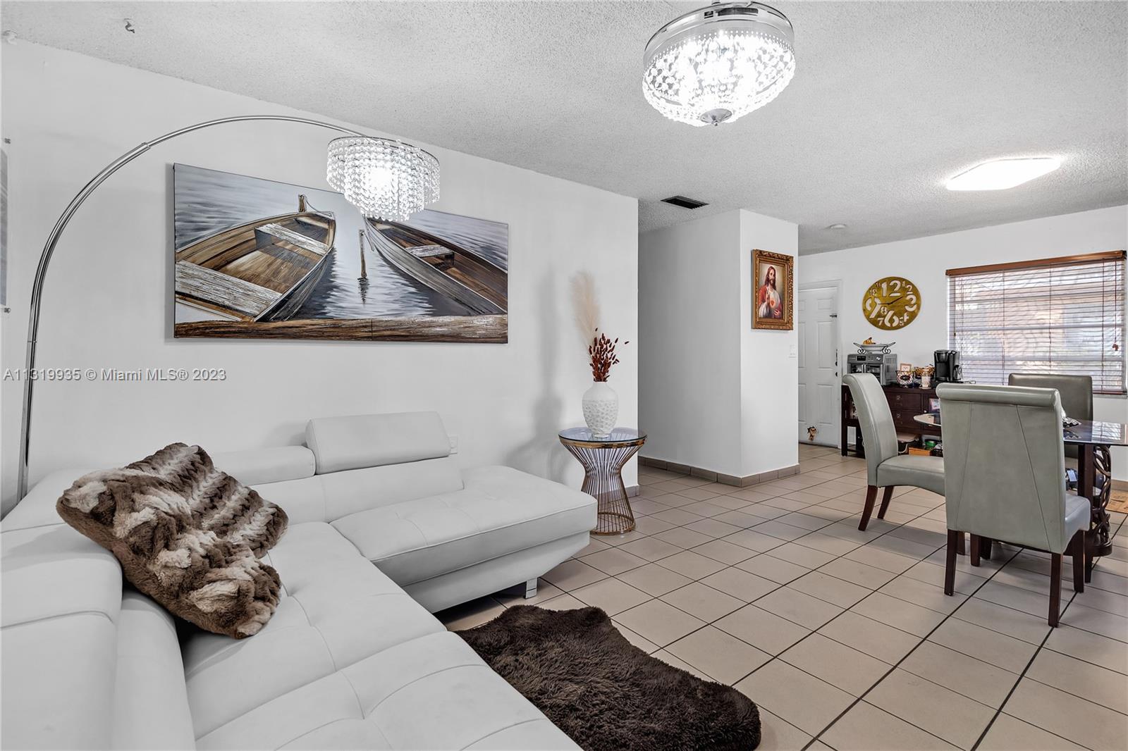 See details / 2393 sq. ft. $ 2022-12-28 0 Photo