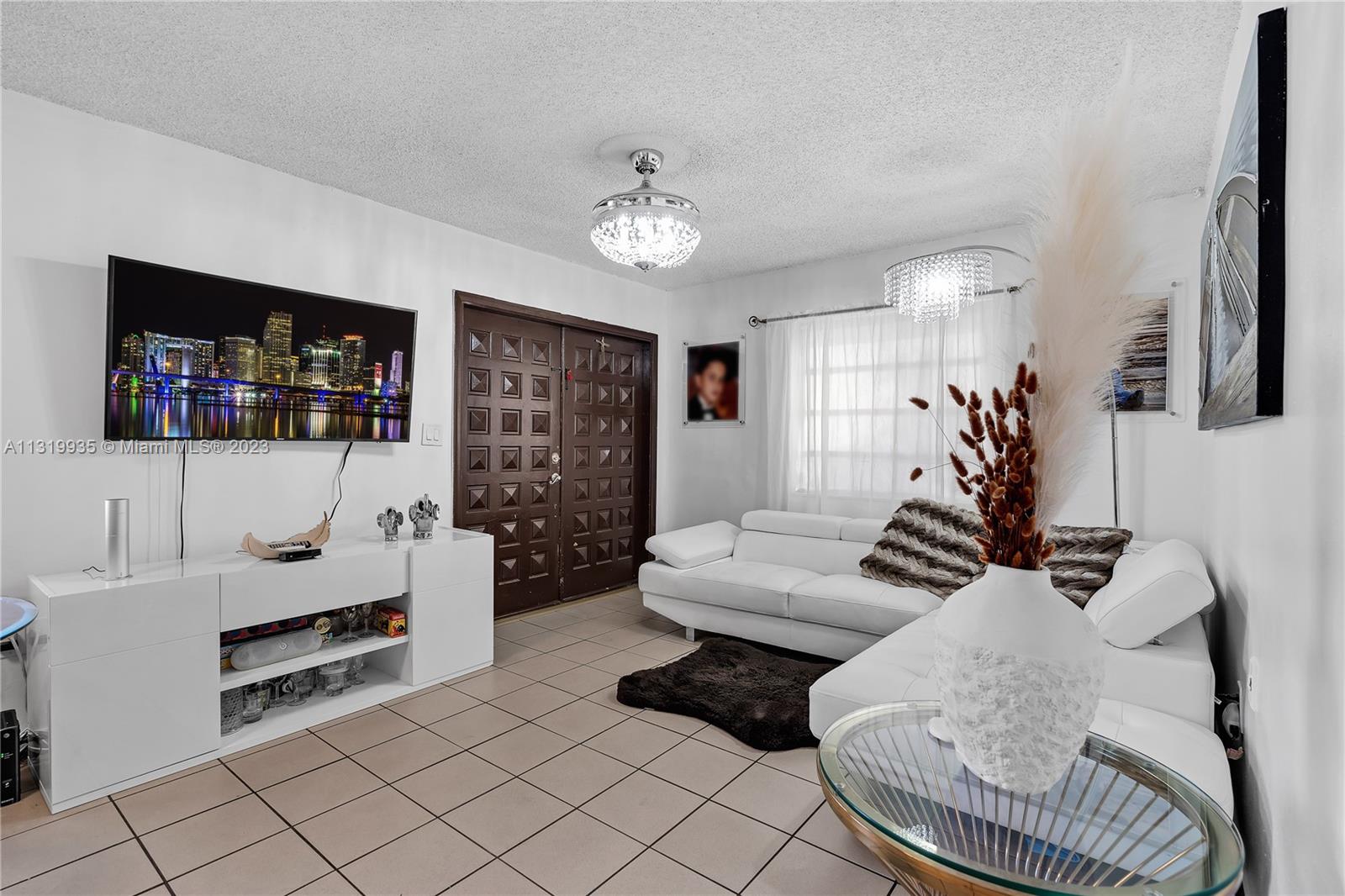 See details / 2393 sq. ft. $ 2022-12-28 0 Photo