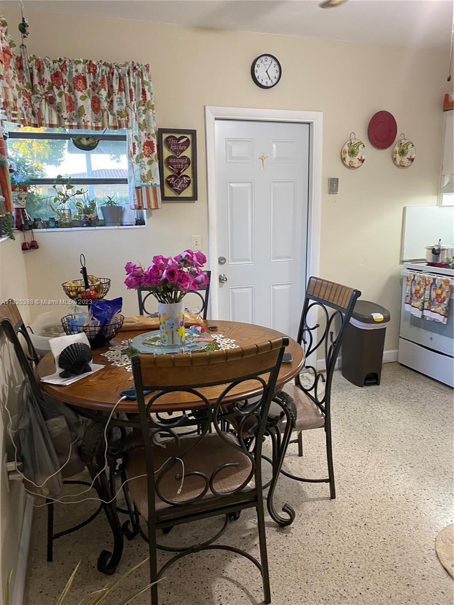 See details / 3113 sq. ft. $ 2022-12-29 0 Photo