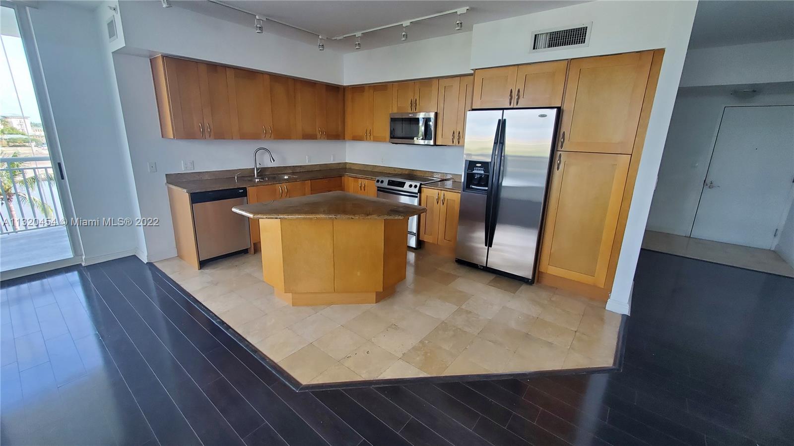 Фото 1755 Hallandale Beach Blvd #402E, Hallandale Beach, Florida, 33009 -