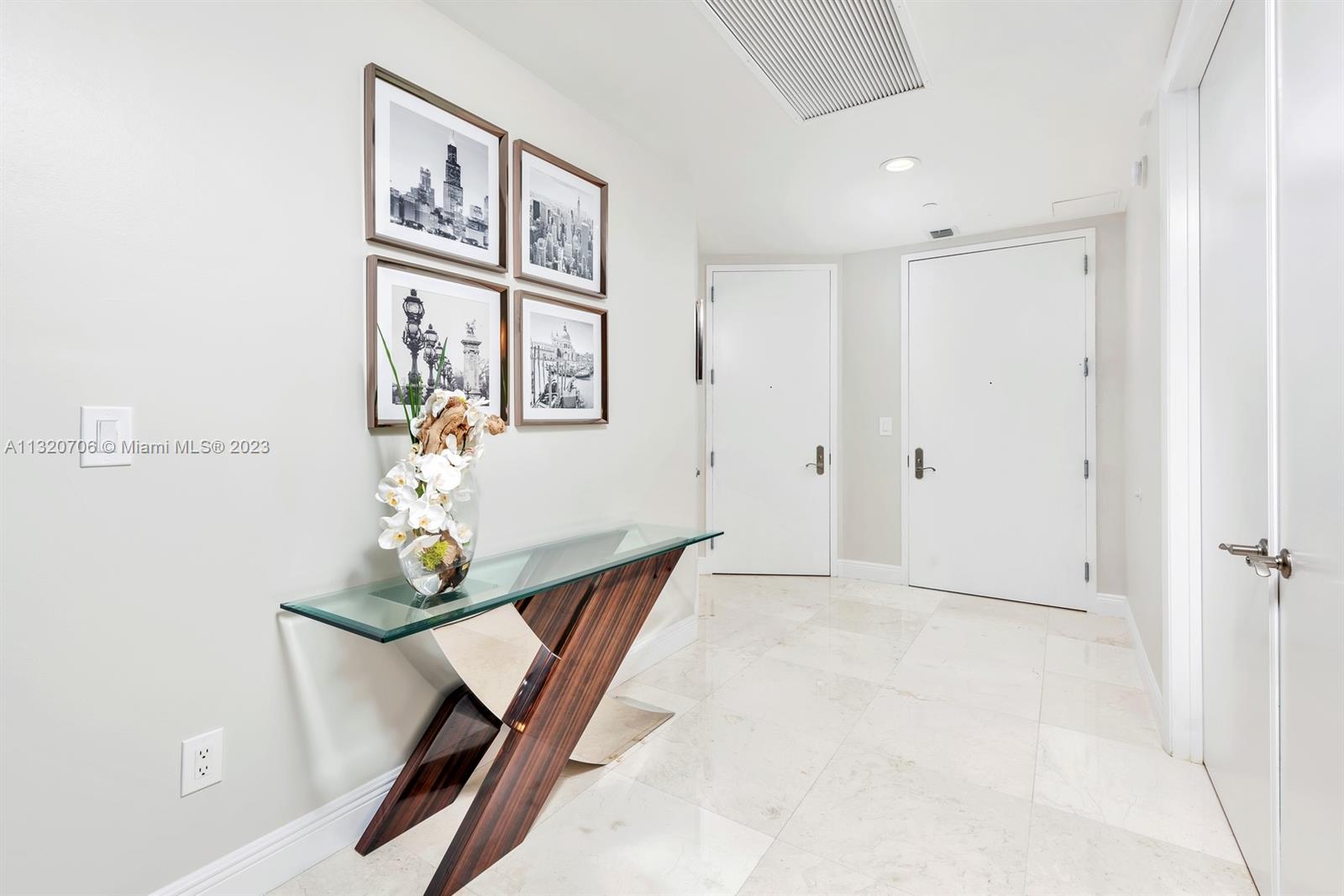 Ver detalles 2307 2 / 3 2106 sq. ft. $ 2022-12-30 0 foto