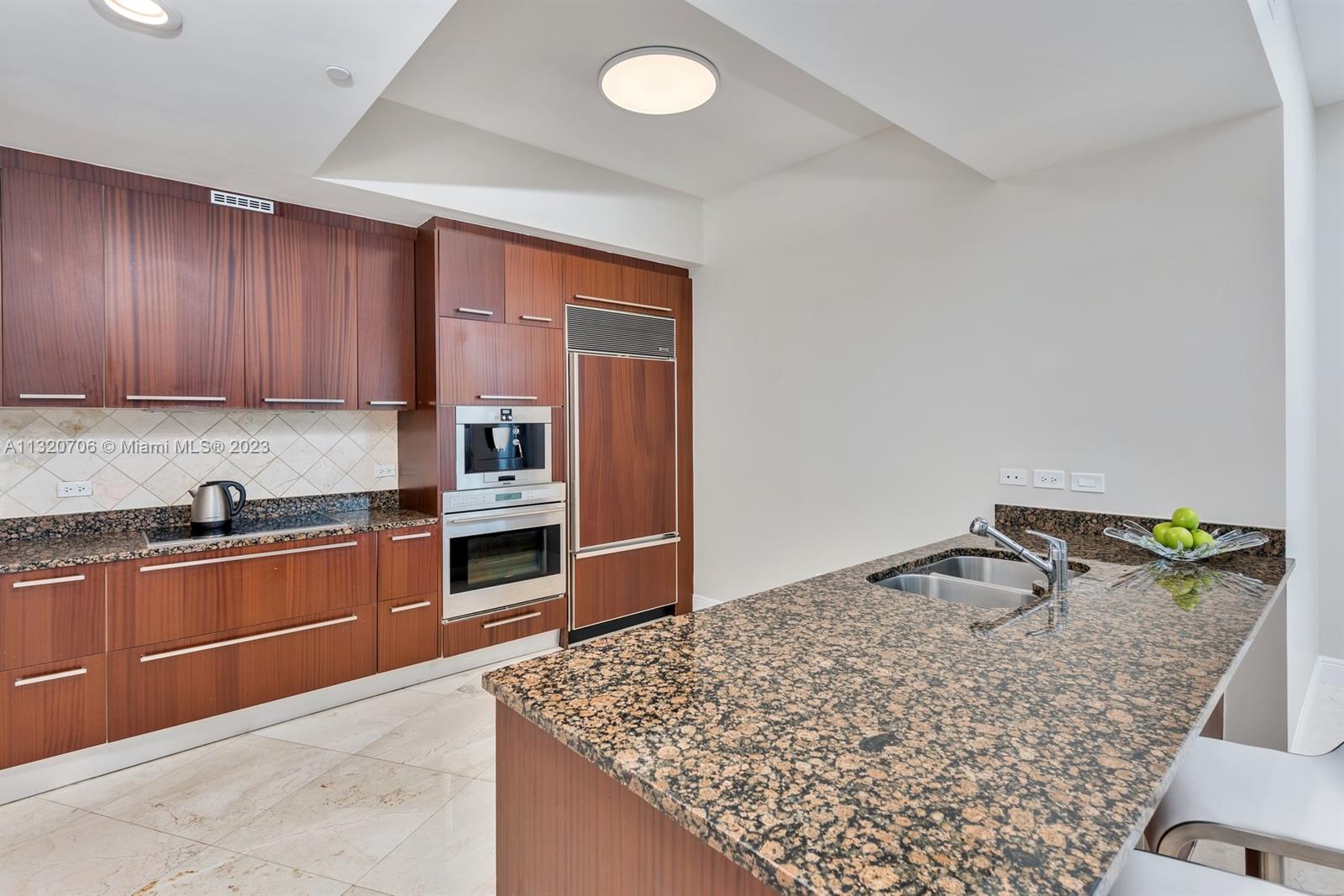 Ver detalles 2307 2 / 3 2106 sq. ft. $ 2022-12-30 0 foto