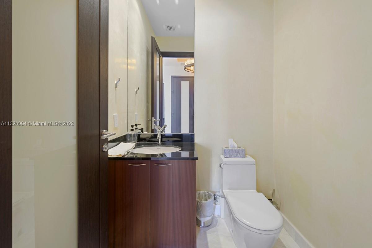 Ver detalles 3806 2 / 4 2327 sq. ft. $ 2023-01-11 0 foto