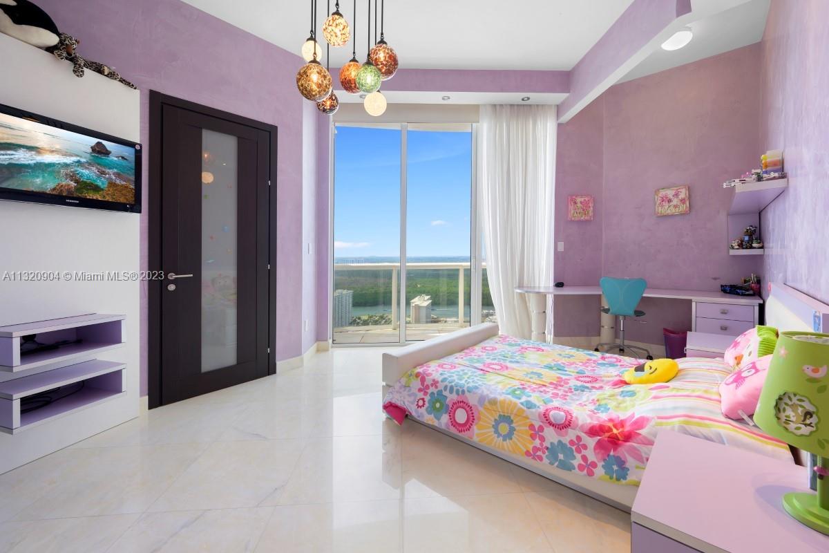 Ver detalles 3806 2 / 4 2327 sq. ft. $ 2023-01-11 0 foto