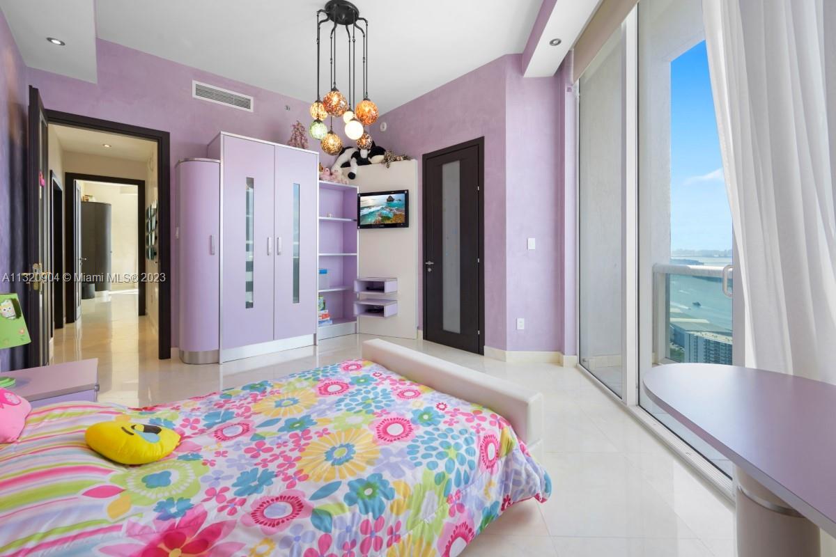 Ver detalles 3806 2 / 4 2327 sq. ft. $ 2023-01-11 0 foto