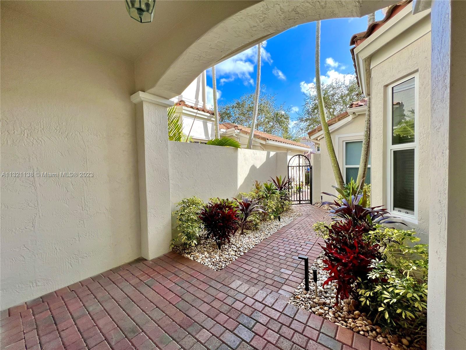 Photo of 963 Harbor Vw S (963), Hollywood, Florida, 33019 -
