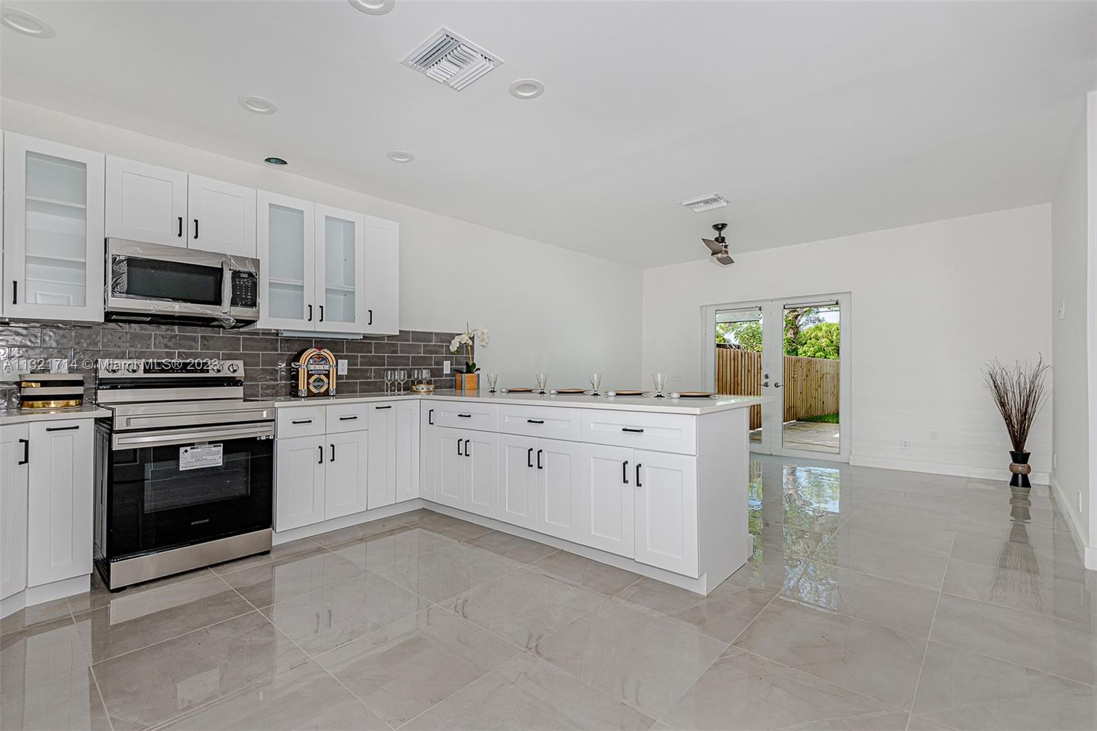 See details / sq. ft. $ 2023-01-13 0 Photo