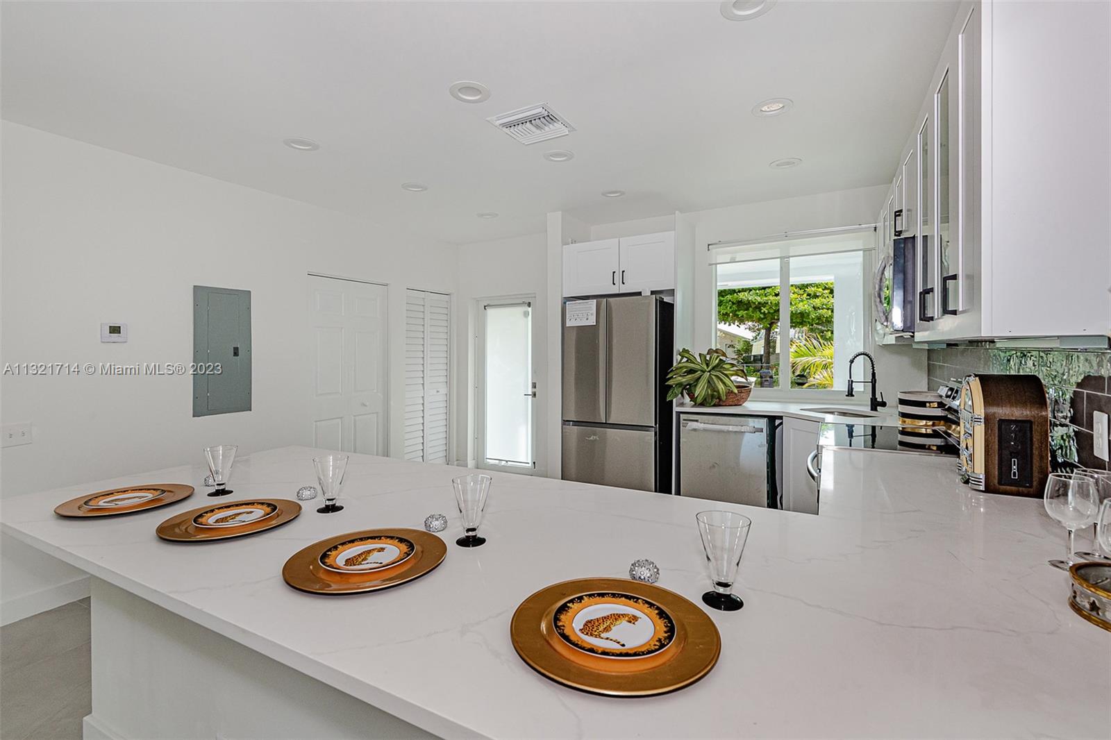 See details / sq. ft. $ 2023-01-13 0 Photo