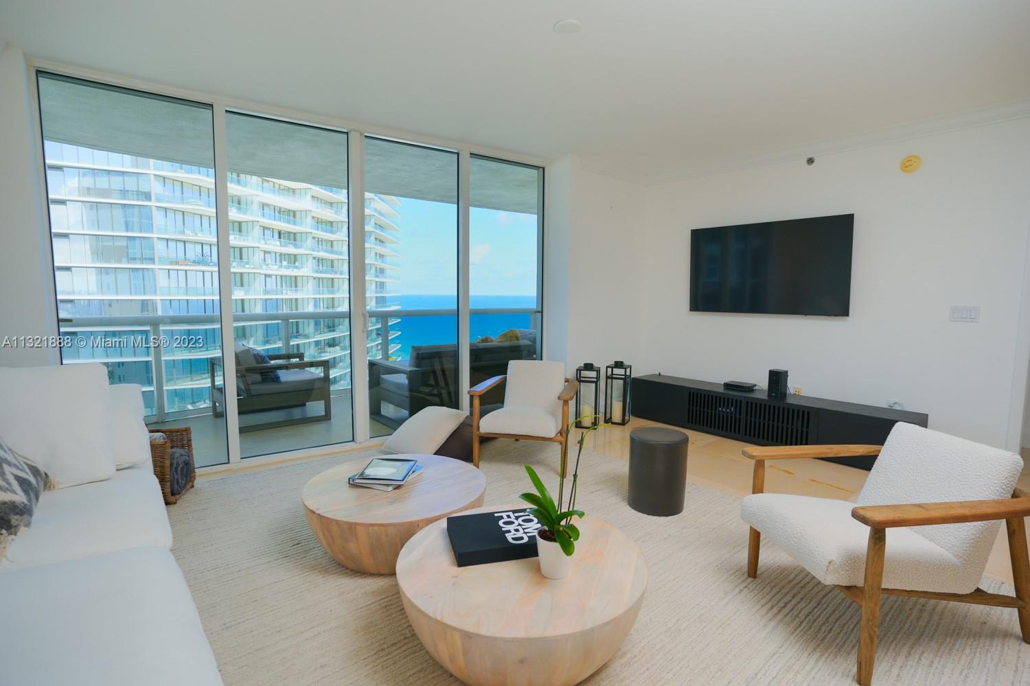 Photo of 18911 Collins Ave #2802, Sunny Isles Beach, Florida, 33160 - Kitchen
