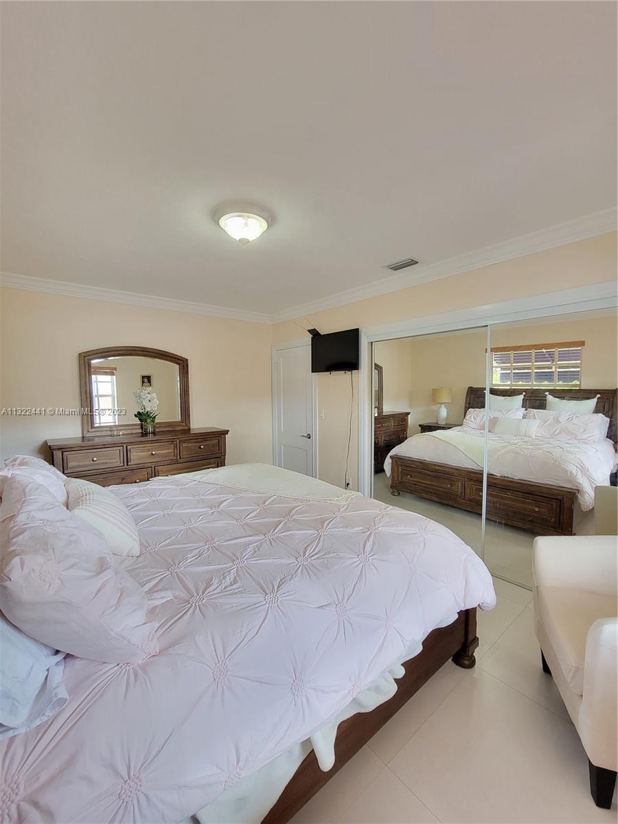 See details / 1876 sq. ft. $ 2023-01-04 0 Photo