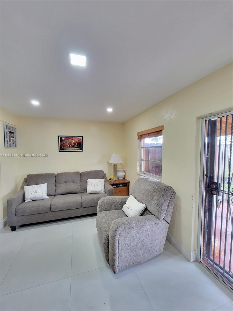 See details / 1876 sq. ft. $ 2023-01-04 0 Photo