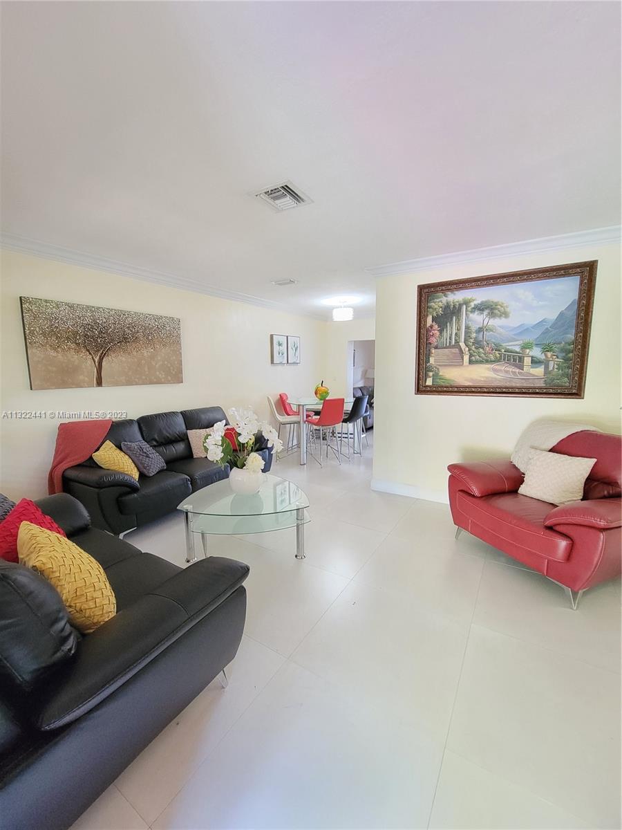See details / 1876 sq. ft. $ 2023-01-04 0 Photo