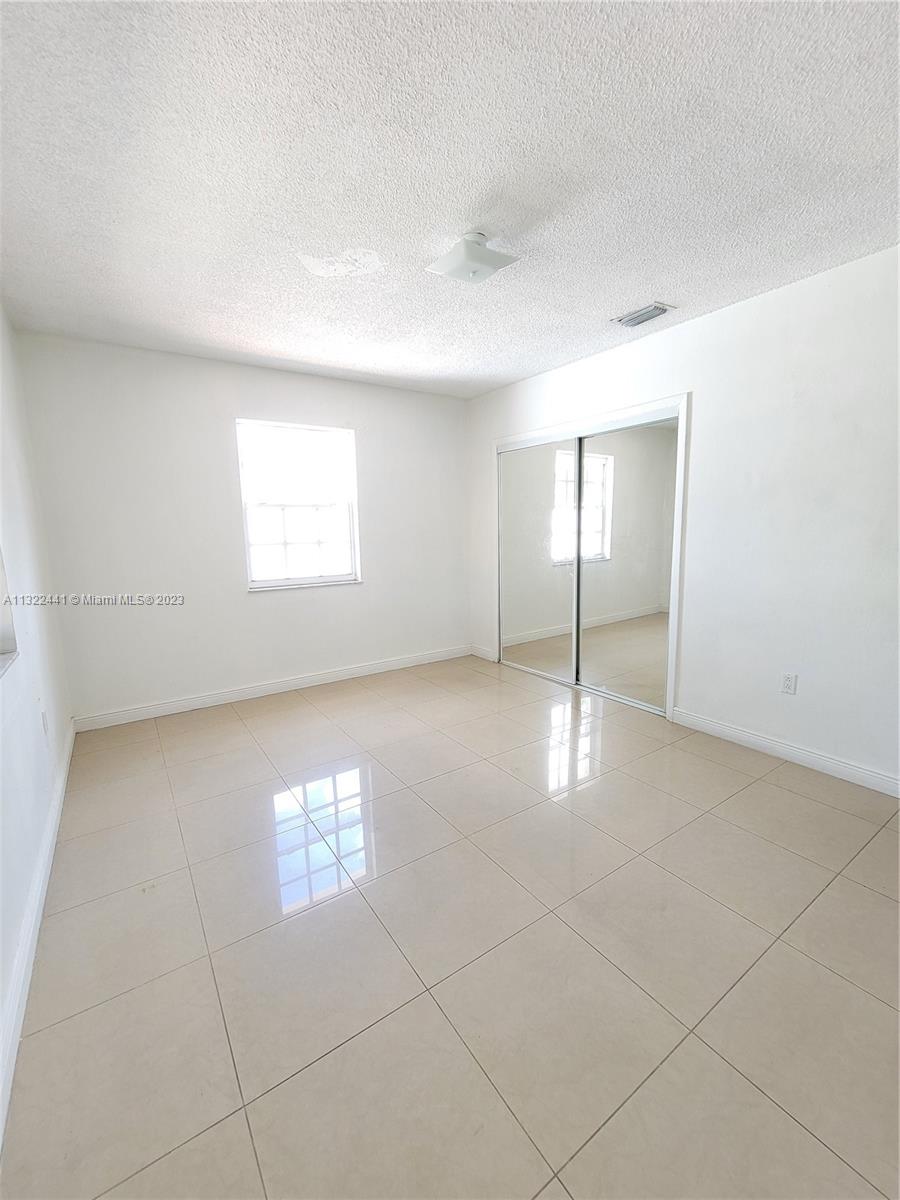 See details / 1876 sq. ft. $ 2023-01-04 0 Photo