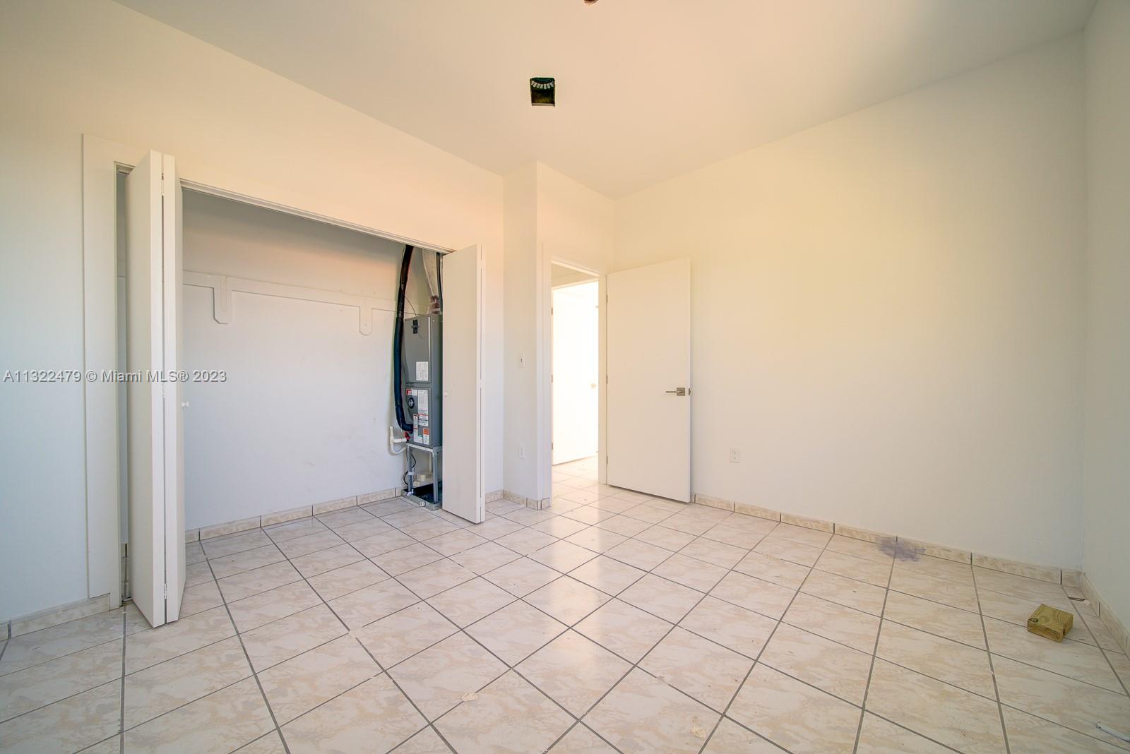 See details / 2304 sq. ft. $ 2023-01-04 0 Photo