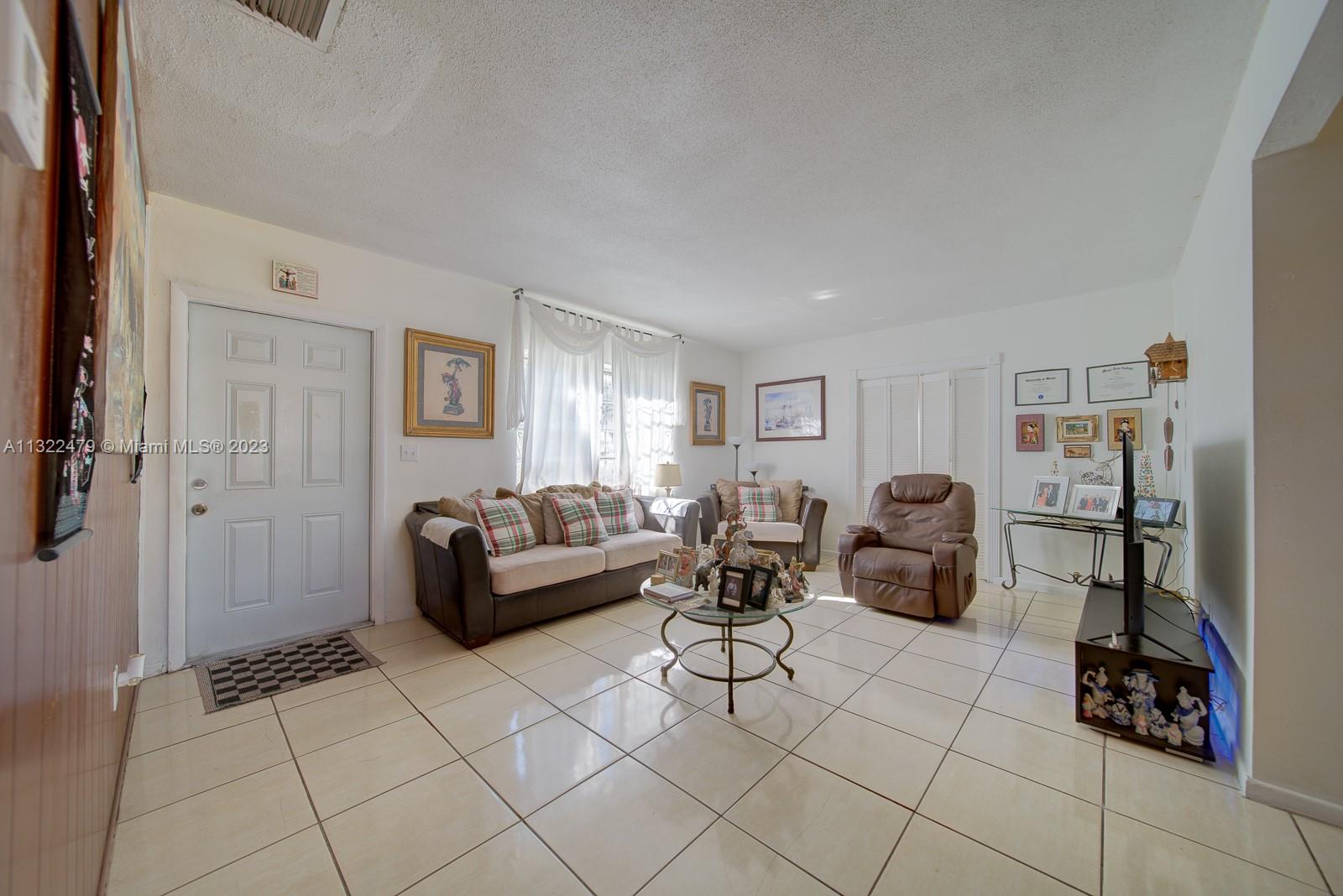 See details / 2304 sq. ft. $ 2023-01-04 0 Photo