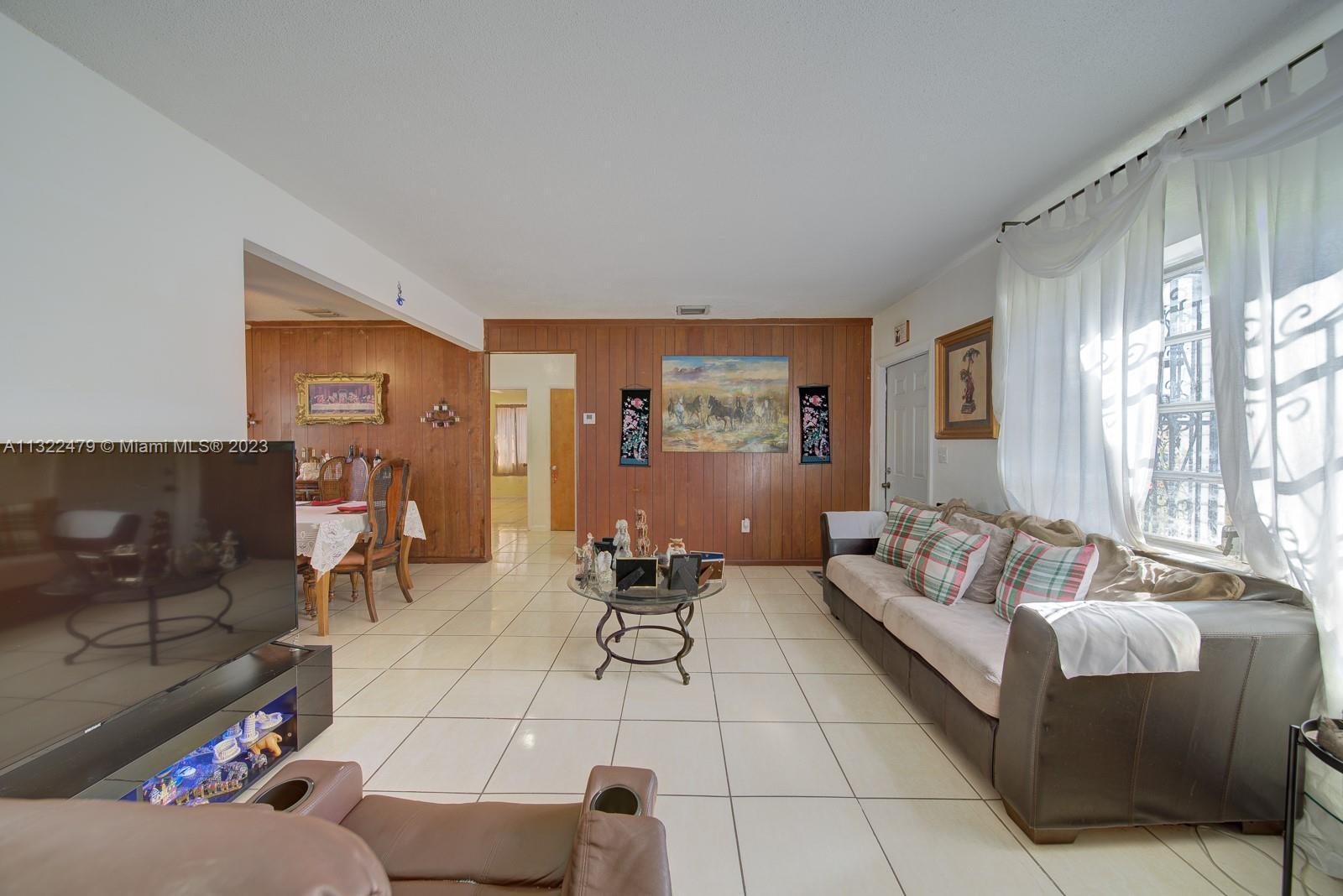 See details / 2304 sq. ft. $ 2023-01-04 0 Photo