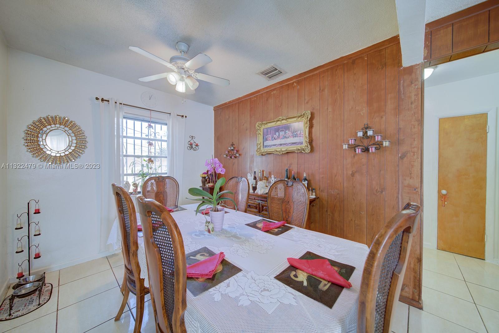 See details / 2304 sq. ft. $ 2023-01-04 0 Photo
