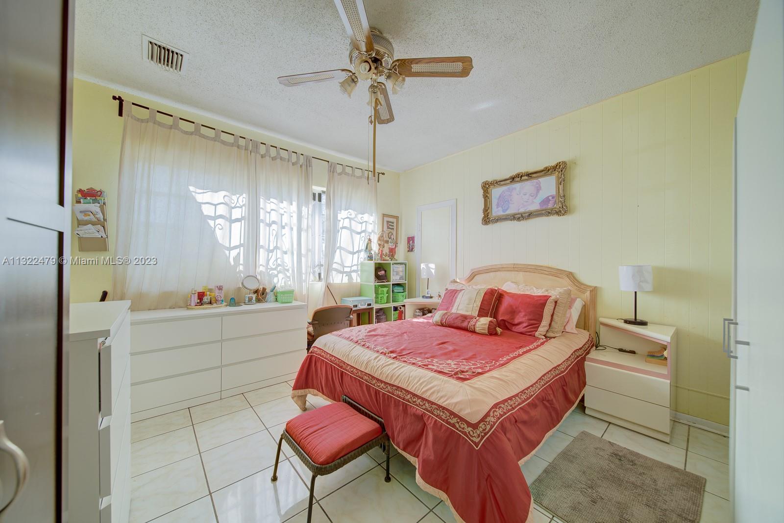 See details / 2304 sq. ft. $ 2023-01-04 0 Photo