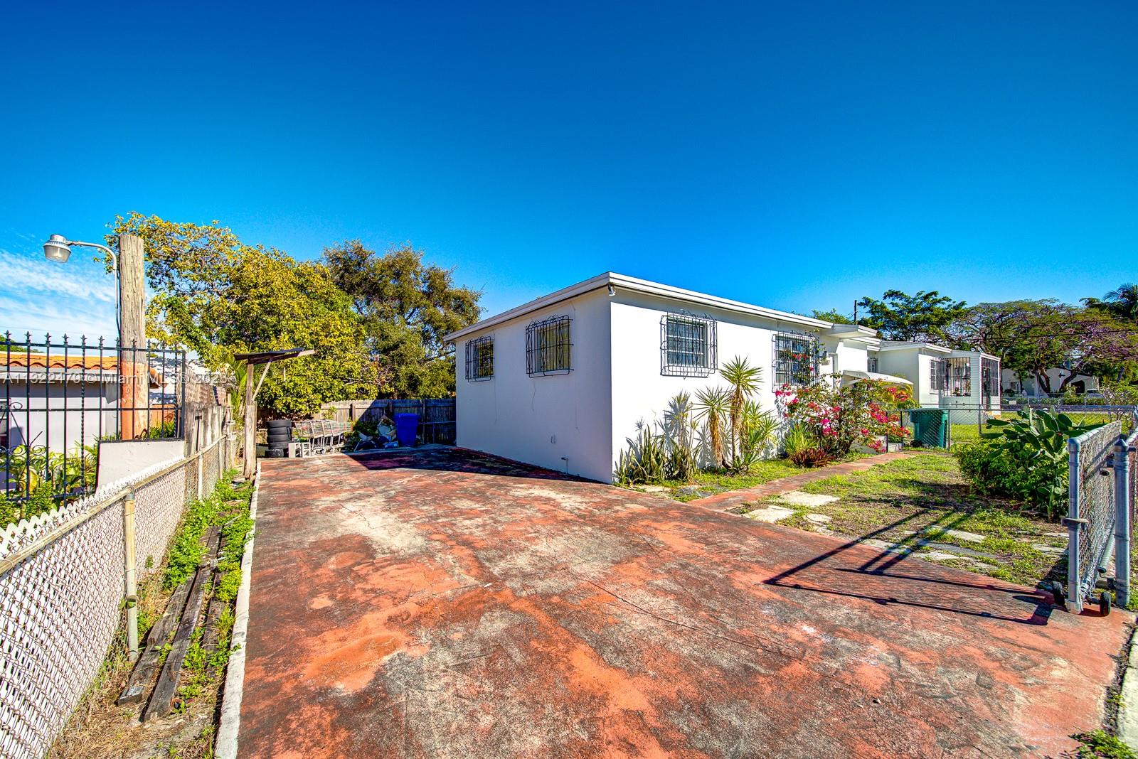 See details / 2304 sq. ft. $ 2023-01-04 0 Photo