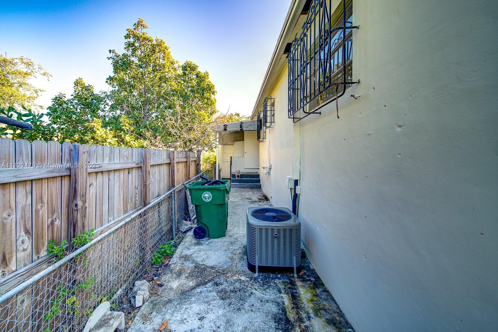 See details / 2304 sq. ft. $ 2023-01-04 0 Photo