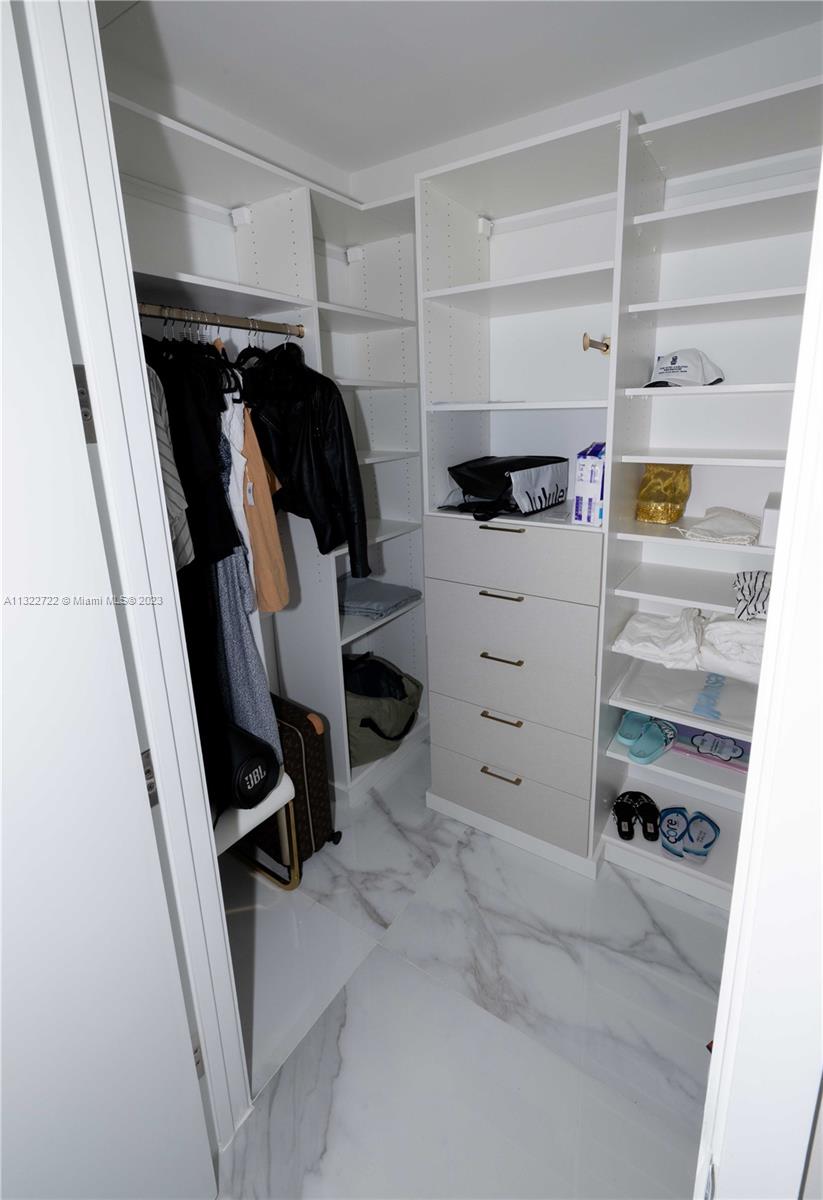 Ver detalles 1404 2 / 3 1571 sq. ft. $ 2023-01-18 0 foto