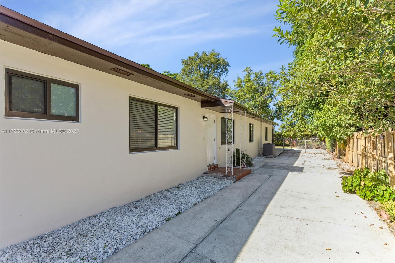 See details / 2202 sq. ft. $ 2023-01-13 0 Photo