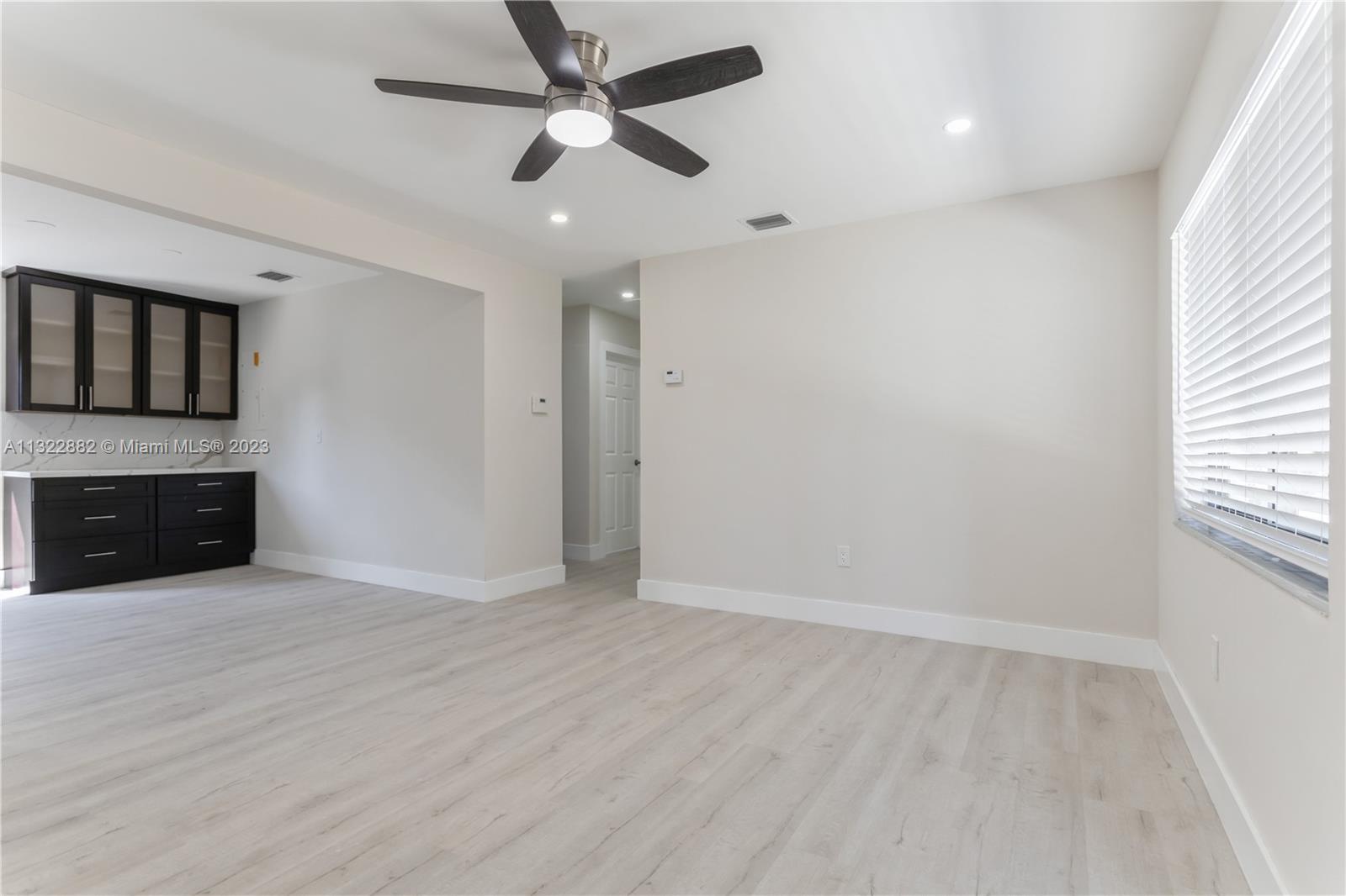See details / 2202 sq. ft. $ 2023-01-13 0 Photo
