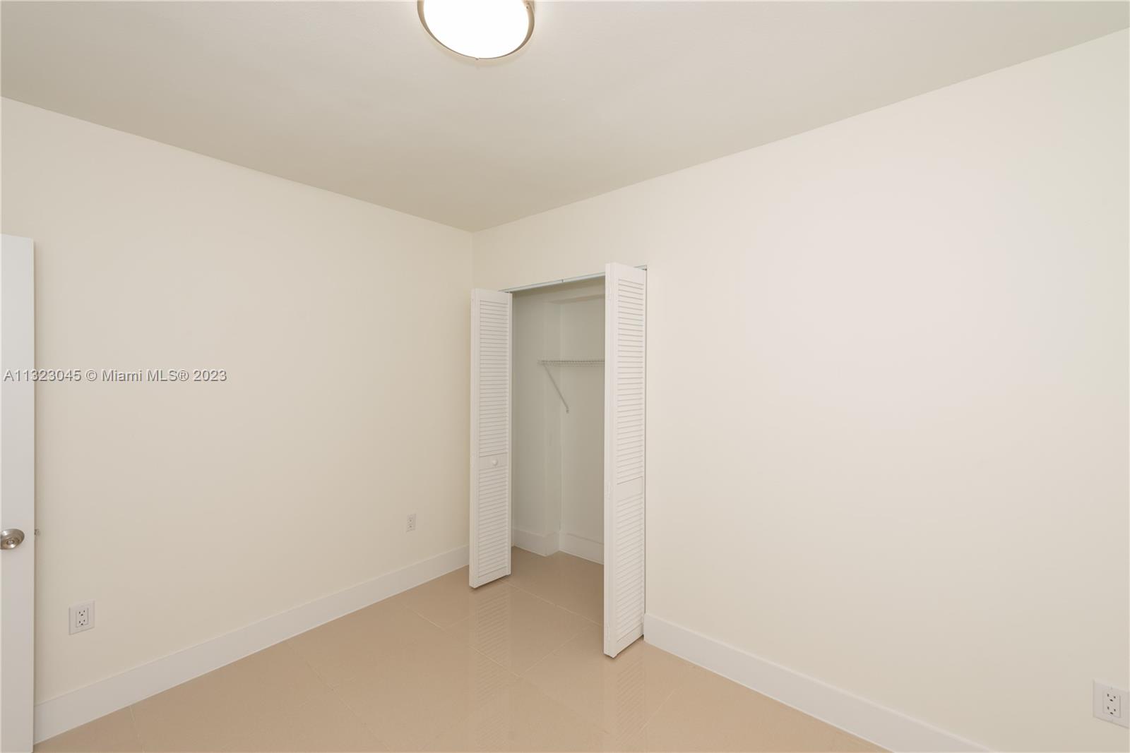 See details / 1199 sq. ft. $ 2023-01-05 0 Photo