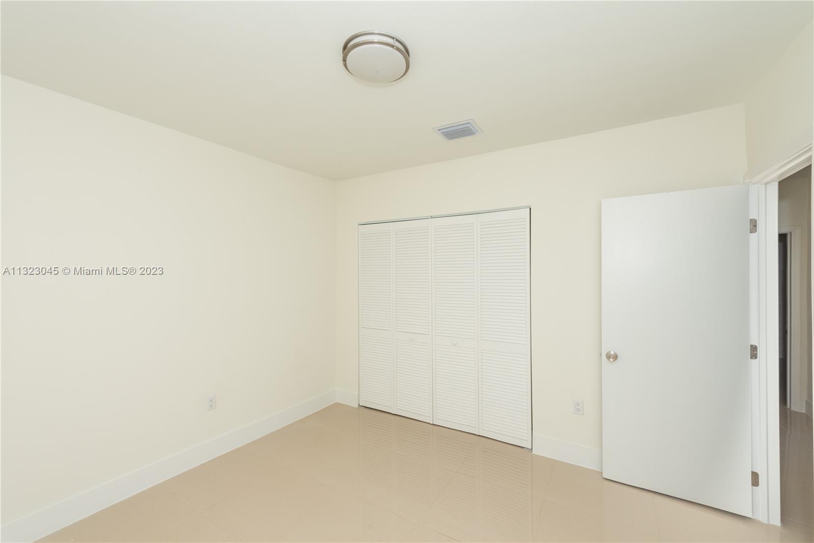 See details / 1199 sq. ft. $ 2023-01-05 0 Photo